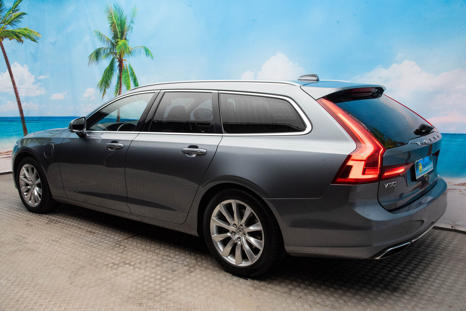 Volvo V90 2018 T8 AWD Momentum aut** Webasto / Adapt. vak / Koukku / Keyless / Sähk. takaluukku - Auto matkalla myymälään!