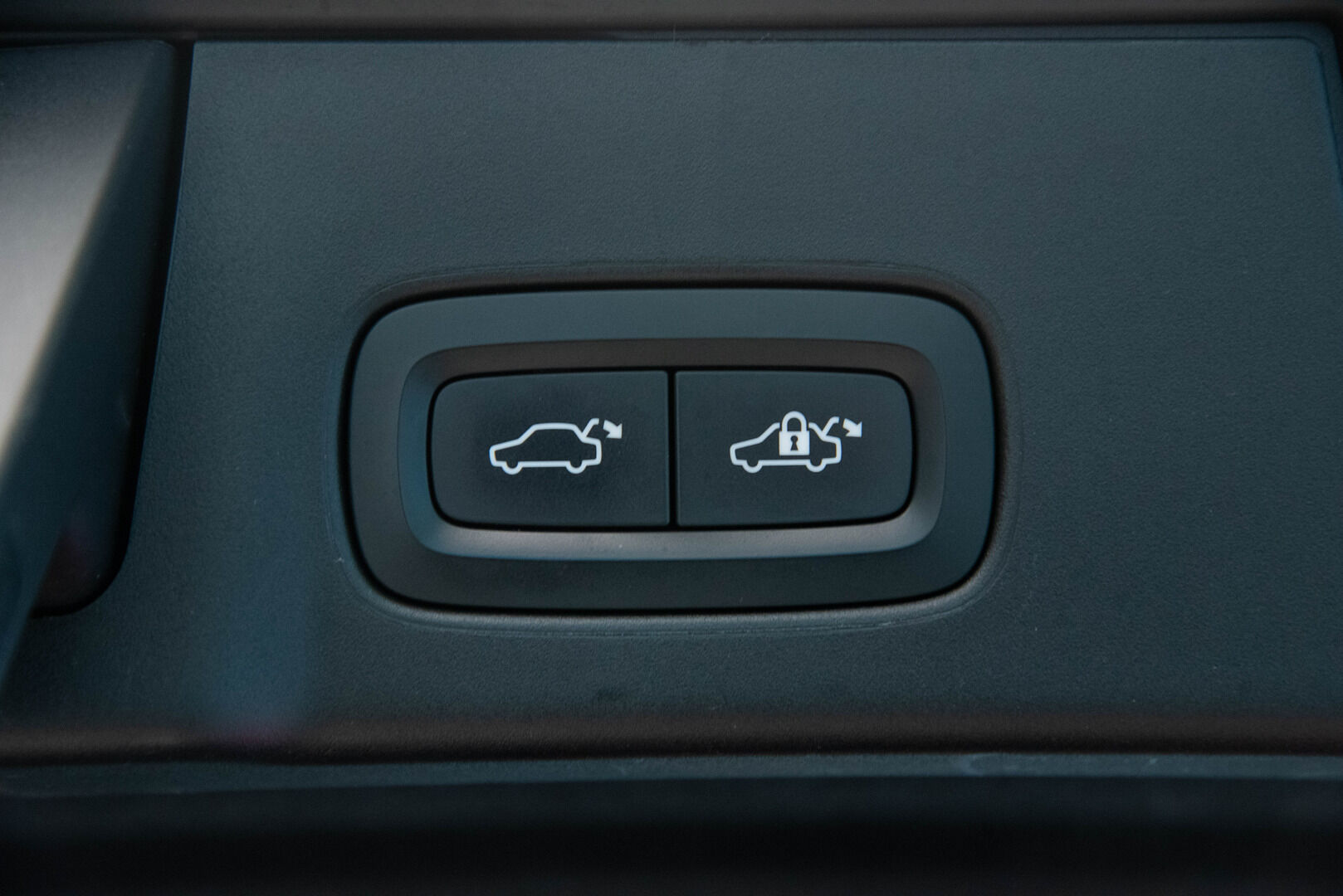 Volvo V90 2018 T8 AWD Momentum aut** Webasto / Adapt. vak / Koukku / Keyless / Sähk. takaluukku - Auto matkalla myymälään!