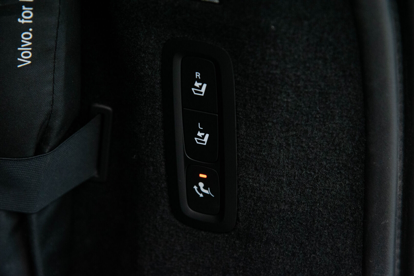 Volvo V90 2018 T8 AWD Momentum aut** Webasto / Adapt. vak / Koukku / Keyless / Sähk. takaluukku - Auto matkalla myymälään!