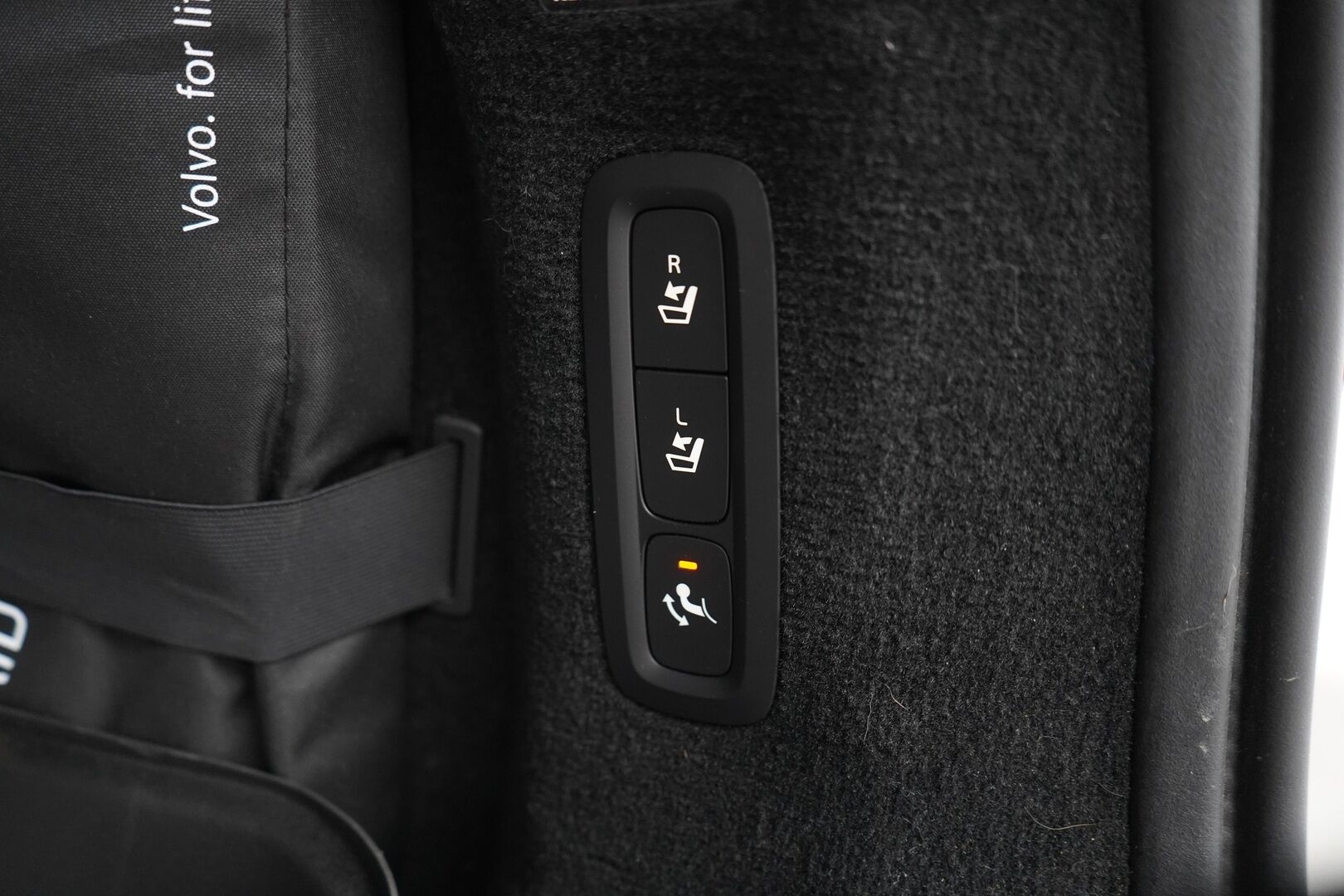 Volvo V90 2018 T8 AWD Momentum aut *Webasto / Adapt. vak / Koukku / Keyless / Sähkökontti* - Jakohihna vaihdettu / Merkkihuollettu / Viimeisin huolto 162tkm
