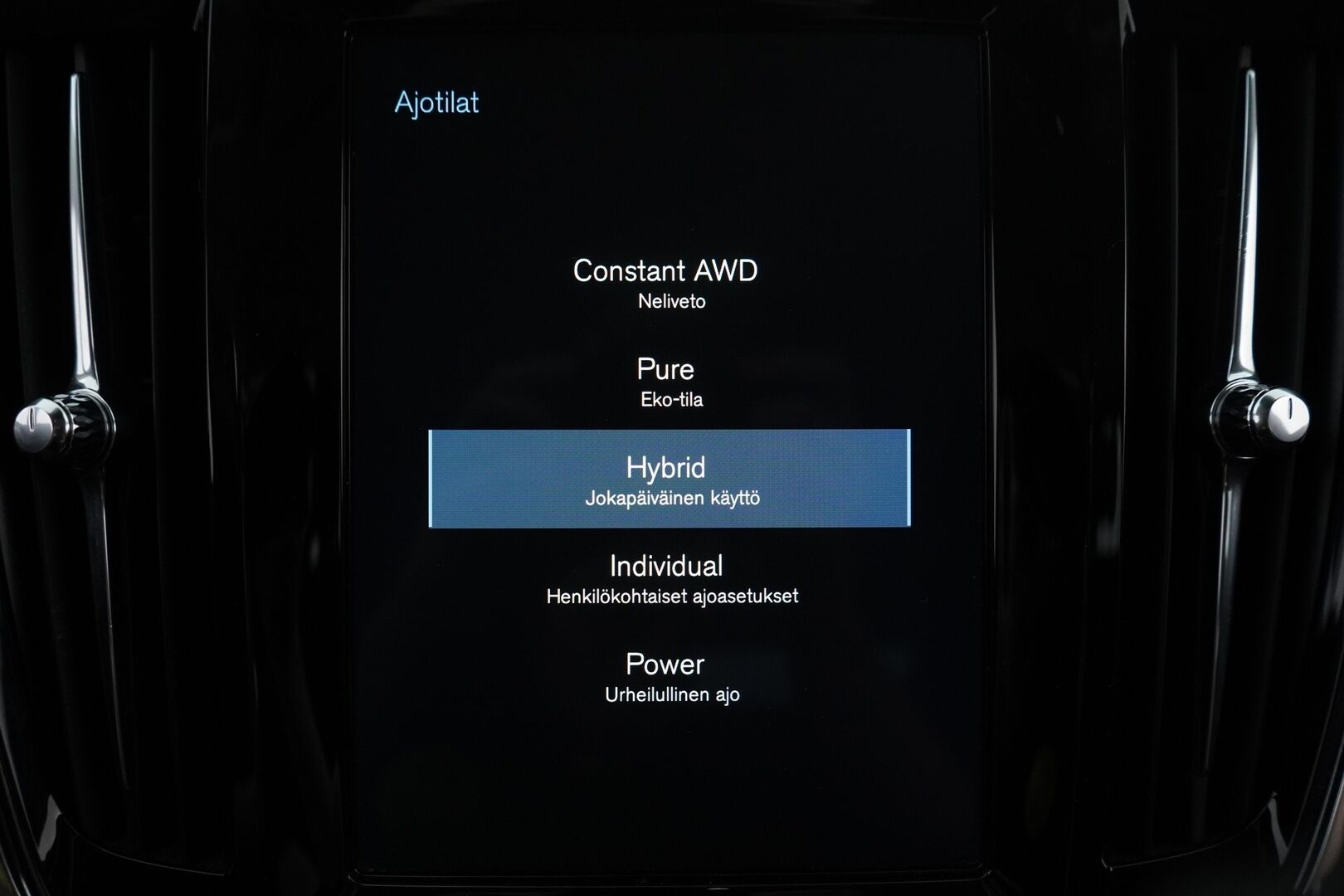 Volvo V90 2018 T8 AWD Momentum aut *Webasto / Adapt. vak / Koukku / Keyless / Sähkökontti* - Jakohihna vaihdettu / Merkkihuollettu / Viimeisin huolto 162tkm