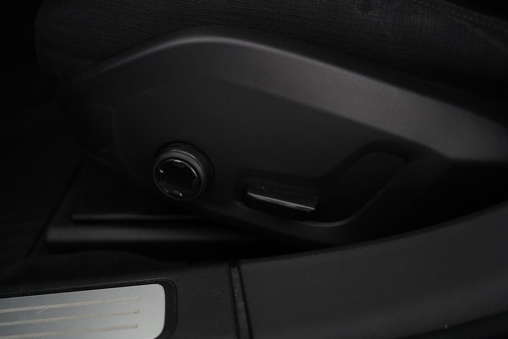Volvo V90 2018 T8 AWD Momentum aut *Webasto / Adapt. vak / Koukku / Keyless / Sähkökontti* - Jakohihna vaihdettu / Merkkihuollettu / Viimeisin huolto 162tkm