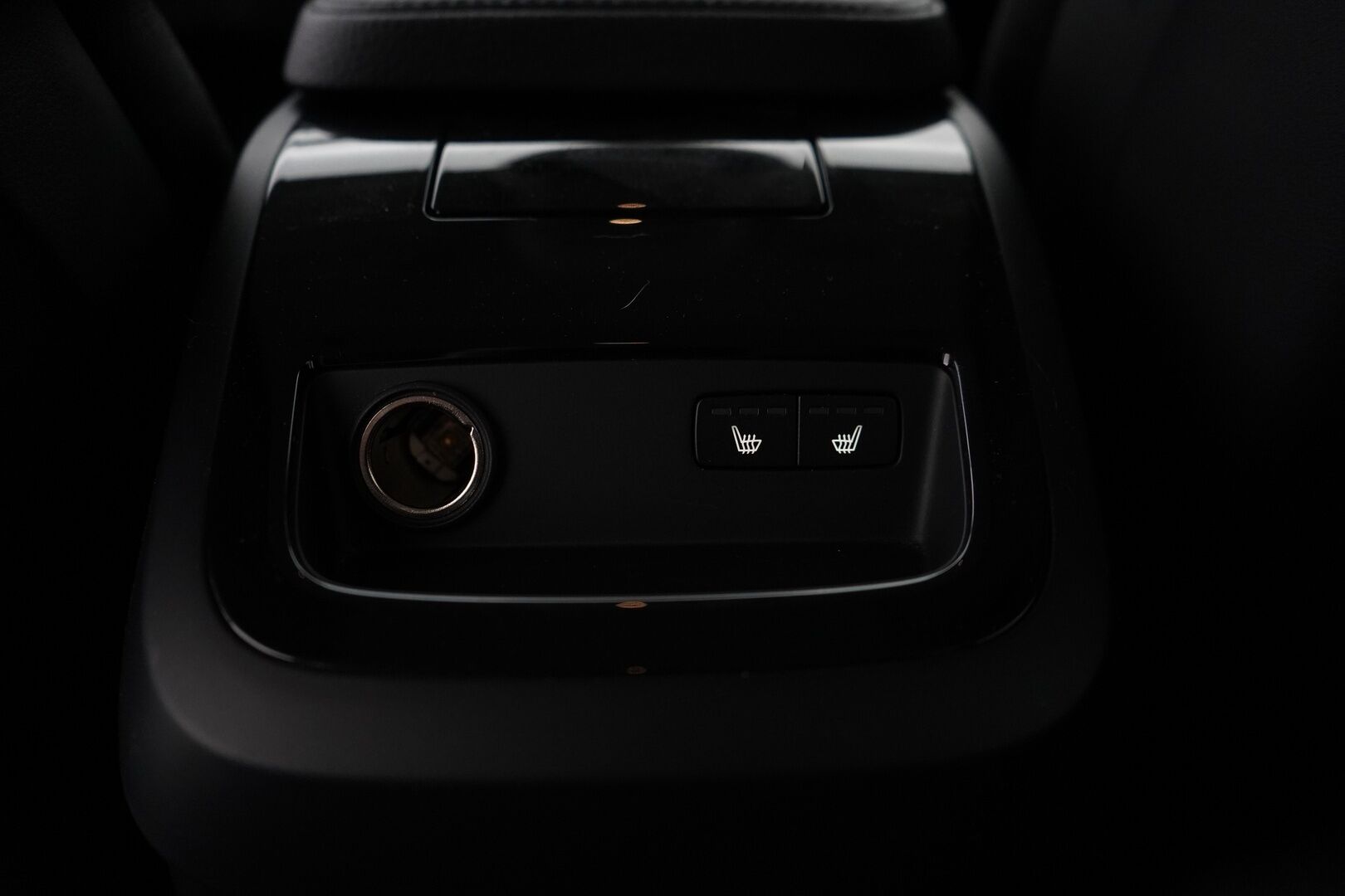 Volvo V90 2018 T8 AWD Momentum aut *Webasto / Adapt. vak / Koukku / Keyless / Sähkökontti* - Jakohihna vaihdettu / Merkkihuollettu / Viimeisin huolto 162tkm