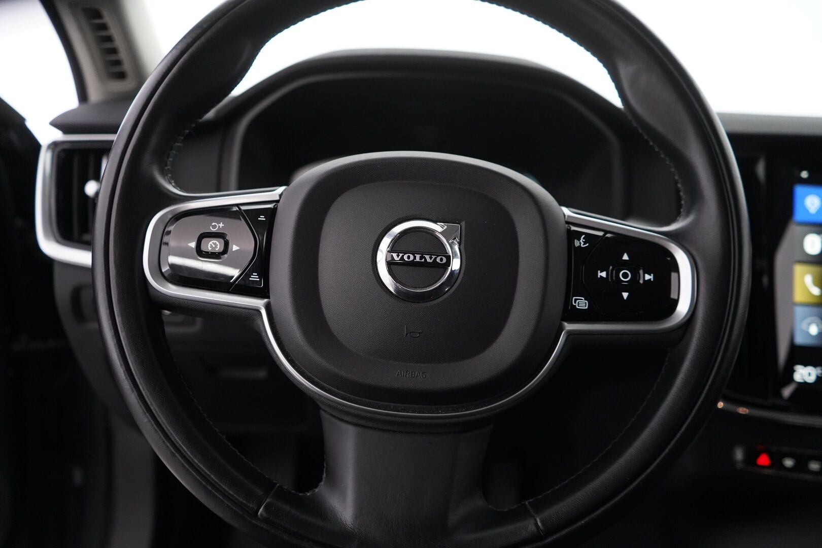 Volvo V90 2018 T8 AWD Momentum aut *Webasto / Adapt. vak / Koukku / Keyless / Sähkökontti* - Jakohihna vaihdettu / Merkkihuollettu / Viimeisin huolto 162tkm
