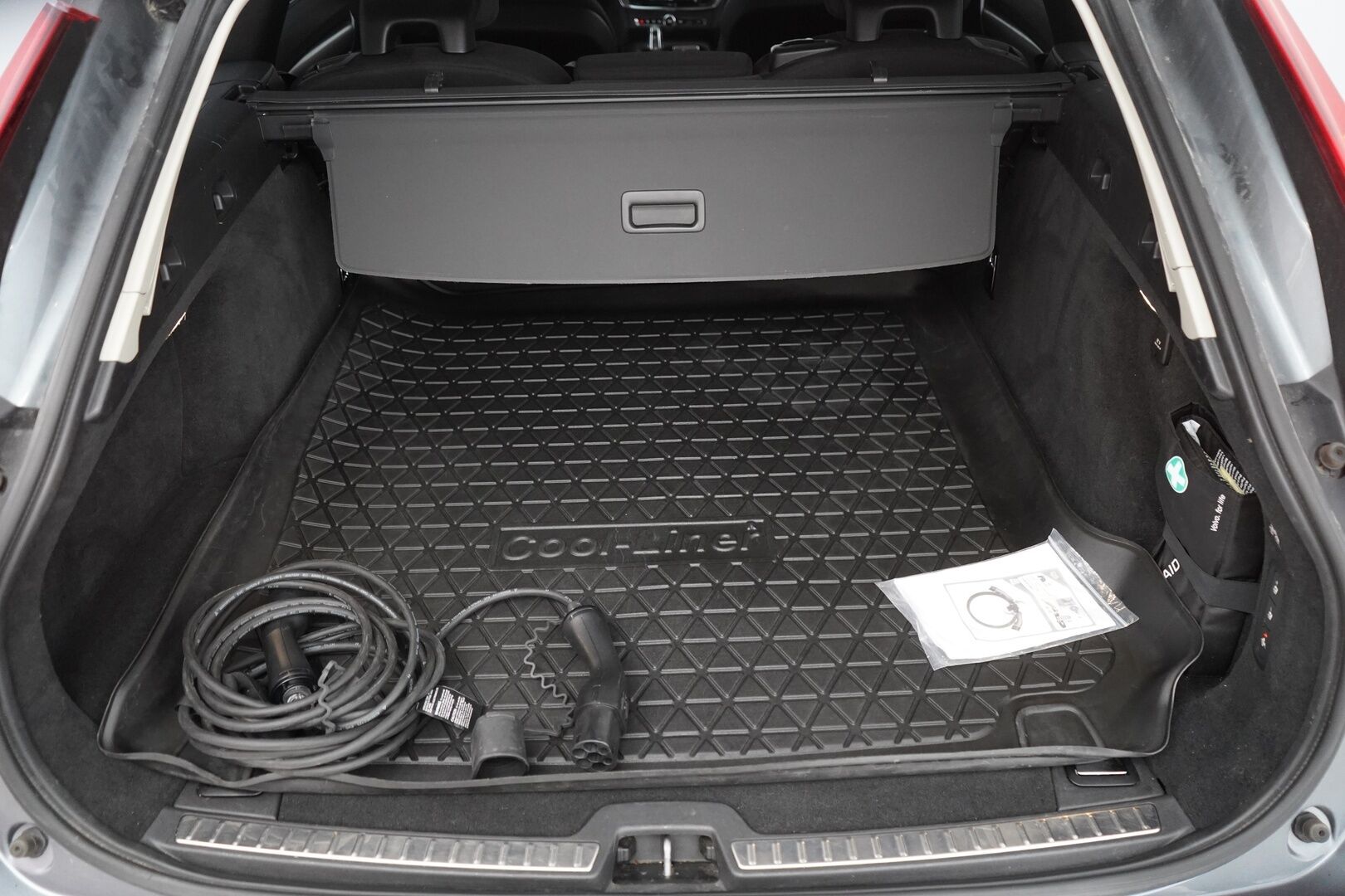 Volvo V90 2018 T8 AWD Momentum aut *Webasto / Adapt. vak / Koukku / Keyless / Sähkökontti* - Jakohihna vaihdettu / Merkkihuollettu / Viimeisin huolto 162tkm