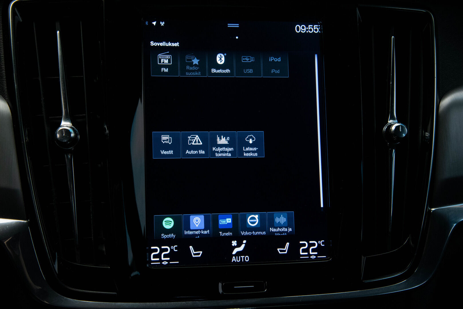 Volvo V90 2018 T8 AWD Momentum aut** Webasto / Adapt. vak / Koukku / Keyless / Sähk. takaluukku - Auto matkalla myymälään!
