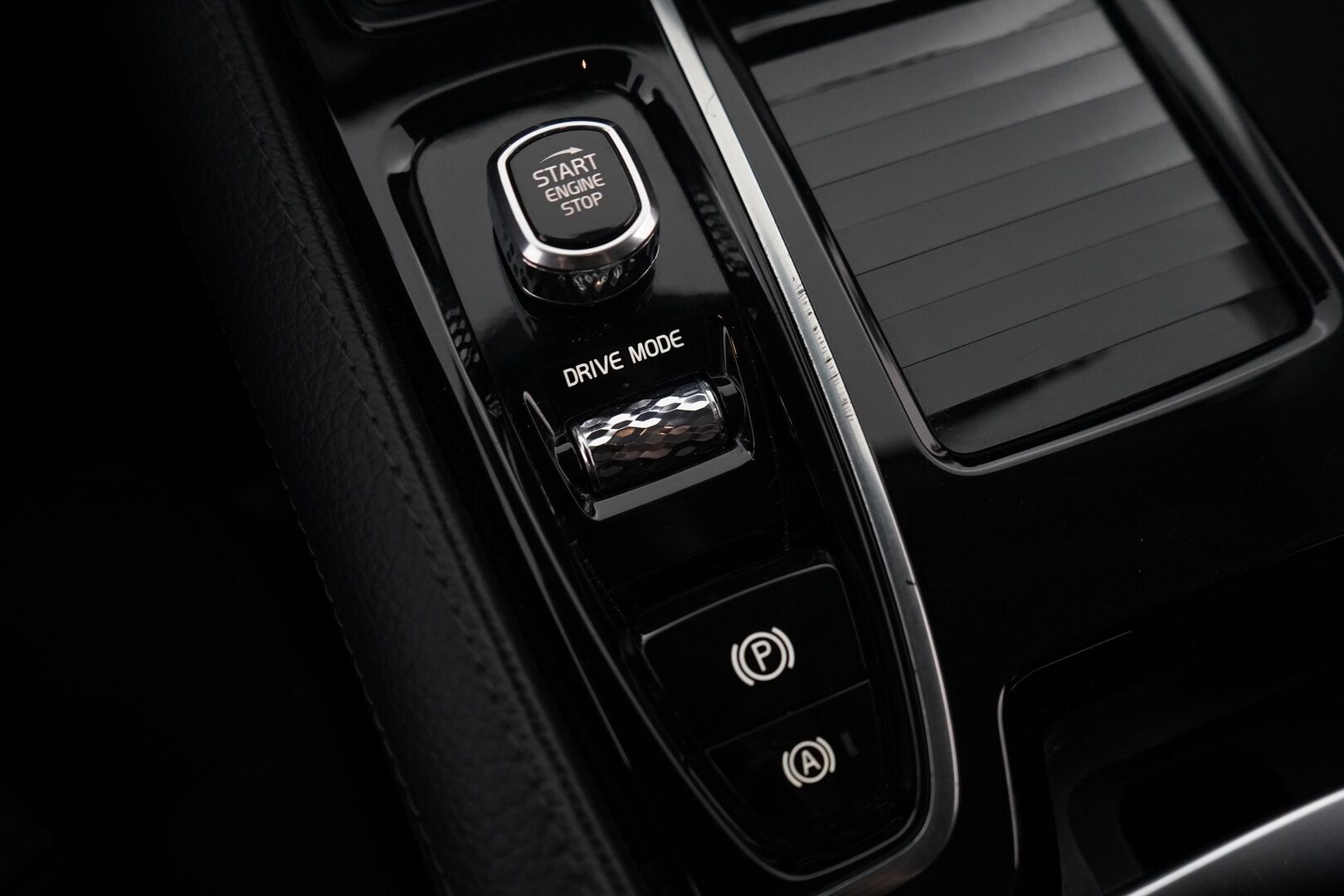 Volvo V90 2018 T8 AWD Momentum aut *Webasto / Adapt. vak / Koukku / Keyless / Sähkökontti* - Jakohihna vaihdettu / Merkkihuollettu / Viimeisin huolto 162tkm
