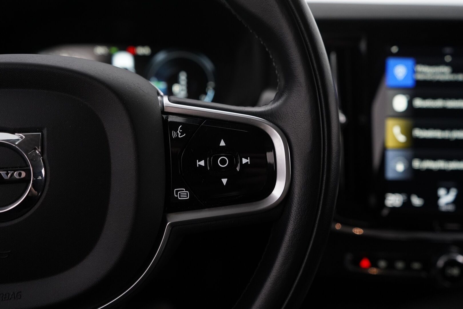 Volvo V90 2018 T8 AWD Momentum aut *Webasto / Adapt. vak / Koukku / Keyless / Sähkökontti* - Jakohihna vaihdettu / Merkkihuollettu / Viimeisin huolto 162tkm