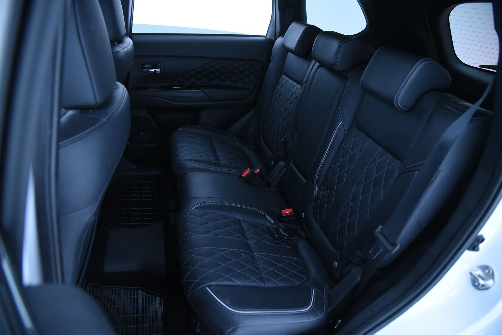 MITSUBISHI OUTLANDER PHEV 2021 Instyle Business X 4WD * ACC / 360-kamera / P.Kamera / Lisälämmitin / Lane assist / Ratinlämmitin * - HULLUT JOULUT KORKOTARJOUS 2,49% 