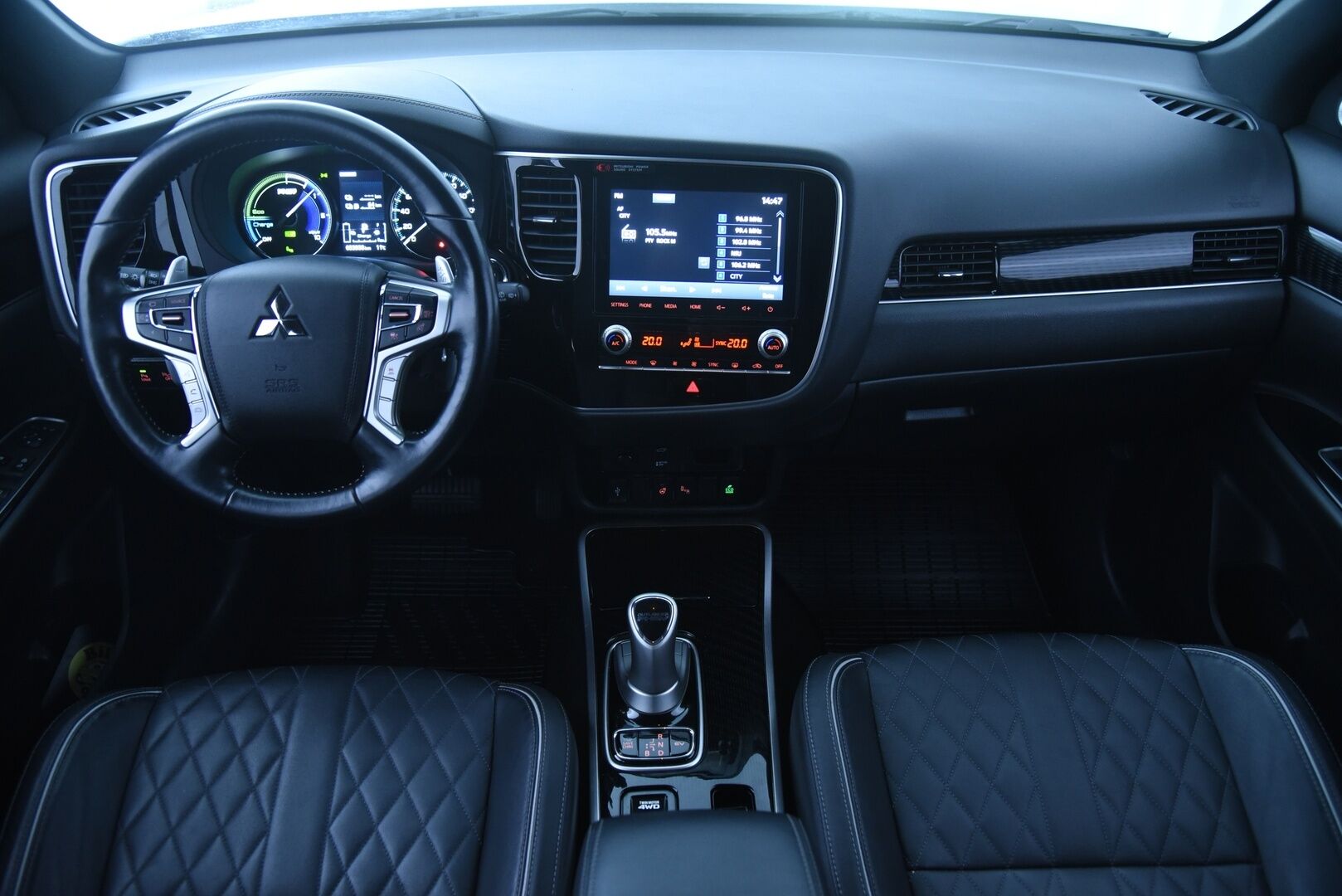 MITSUBISHI OUTLANDER PHEV 2021 Instyle Business X 4WD * ACC / 360-kamera / P.Kamera / Lisälämmitin / Lane assist / Ratinlämmitin * - HULLUT JOULUT KORKOTARJOUS 2,49% 