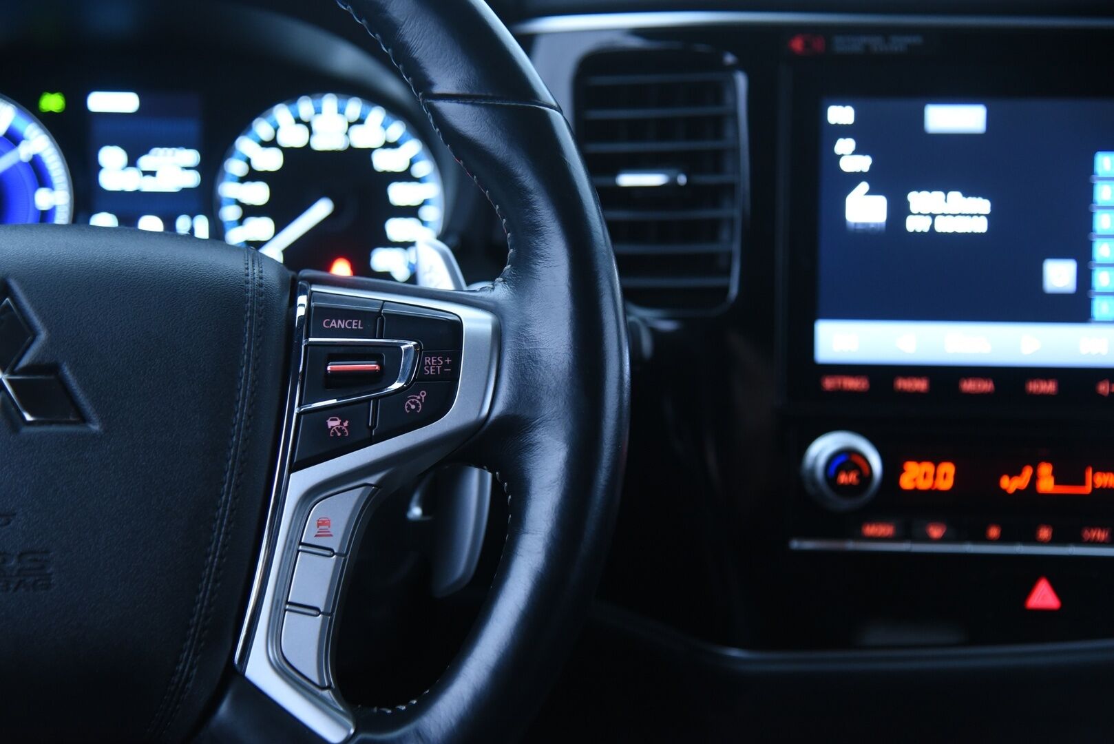 MITSUBISHI OUTLANDER PHEV 2021 Instyle Business X 4WD * ACC / 360-kamera / P.Kamera / Lisälämmitin / Lane assist / Ratinlämmitin * - HULLUT JOULUT KORKOTARJOUS 2,49% 