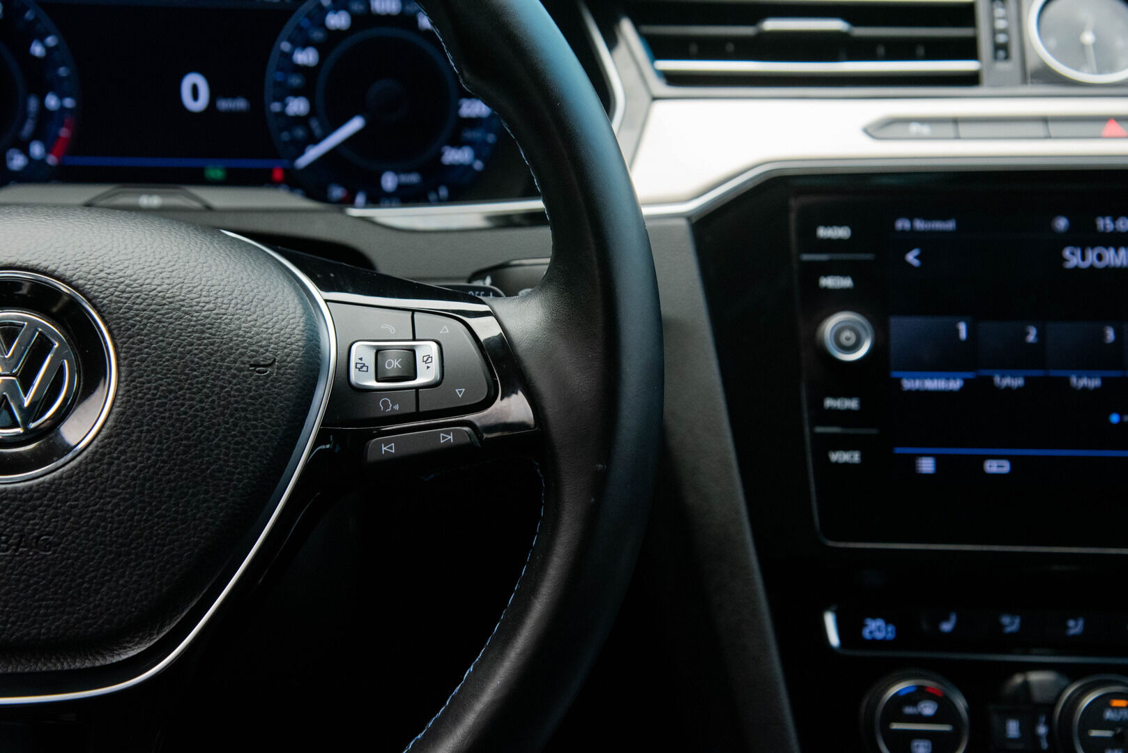 VOLKSWAGEN PASSAT 2018 Variant GTE Plug-In Hybrid 160 kW (218 hv) DSG-automaatti - | Adapt. Vak. | Digimitttaristo | Alletaittuva koukku | Navi | Webasto | Uudemman mallin näyttö! | Jakopää tehty! | 2x renkaat&vanteet |