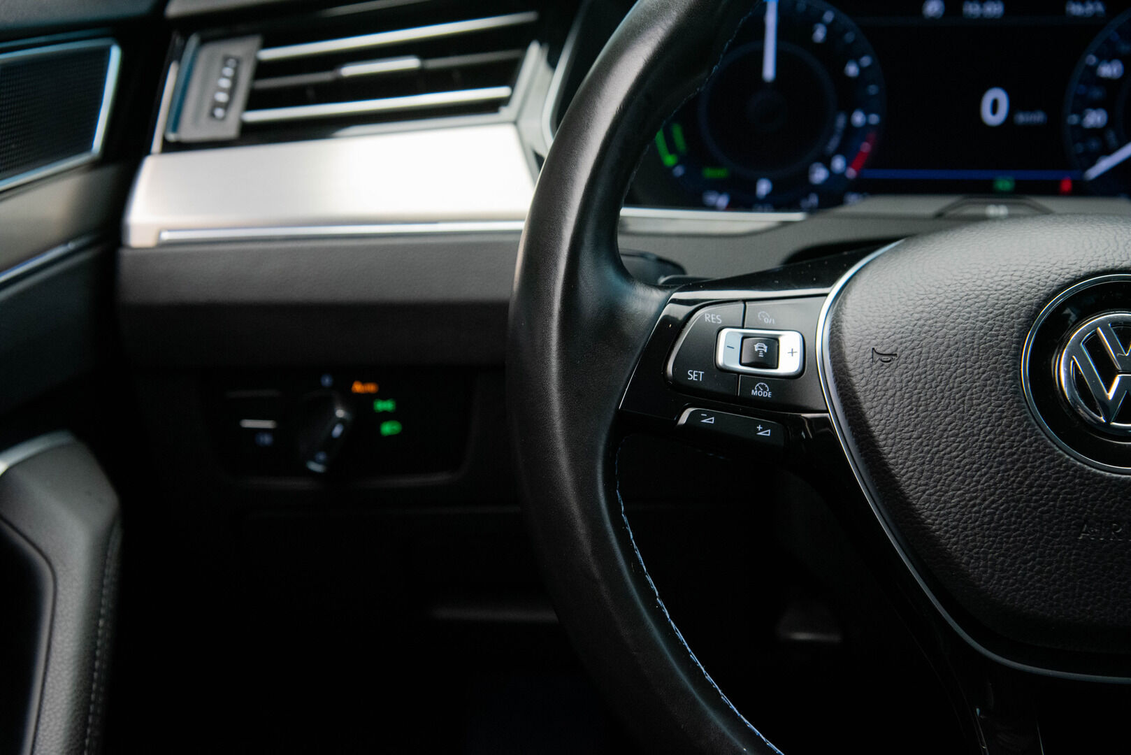 VOLKSWAGEN PASSAT 2018 Variant GTE Plug-In Hybrid 160 kW (218 hv) DSG-automaatti - | Adapt. Vak. | Digimitttaristo | Alletaittuva koukku | Navi | Webasto | Uudemman mallin näyttö! | Jakopää tehty! | 2x renkaat&vanteet |