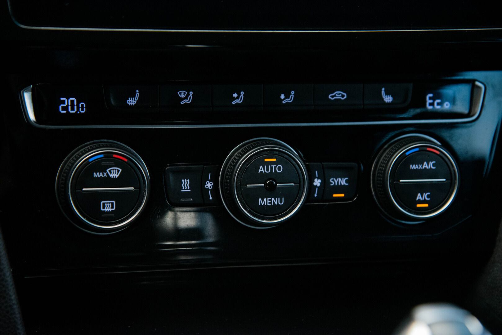 VOLKSWAGEN PASSAT 2018 Variant GTE Plug-In Hybrid 160 kW (218 hv) DSG-automaatti - | Adapt. Vak. | Digimitttaristo | Alletaittuva koukku | Navi | Webasto | Uudemman mallin näyttö! | Jakopää tehty! | 2x renkaat&vanteet |