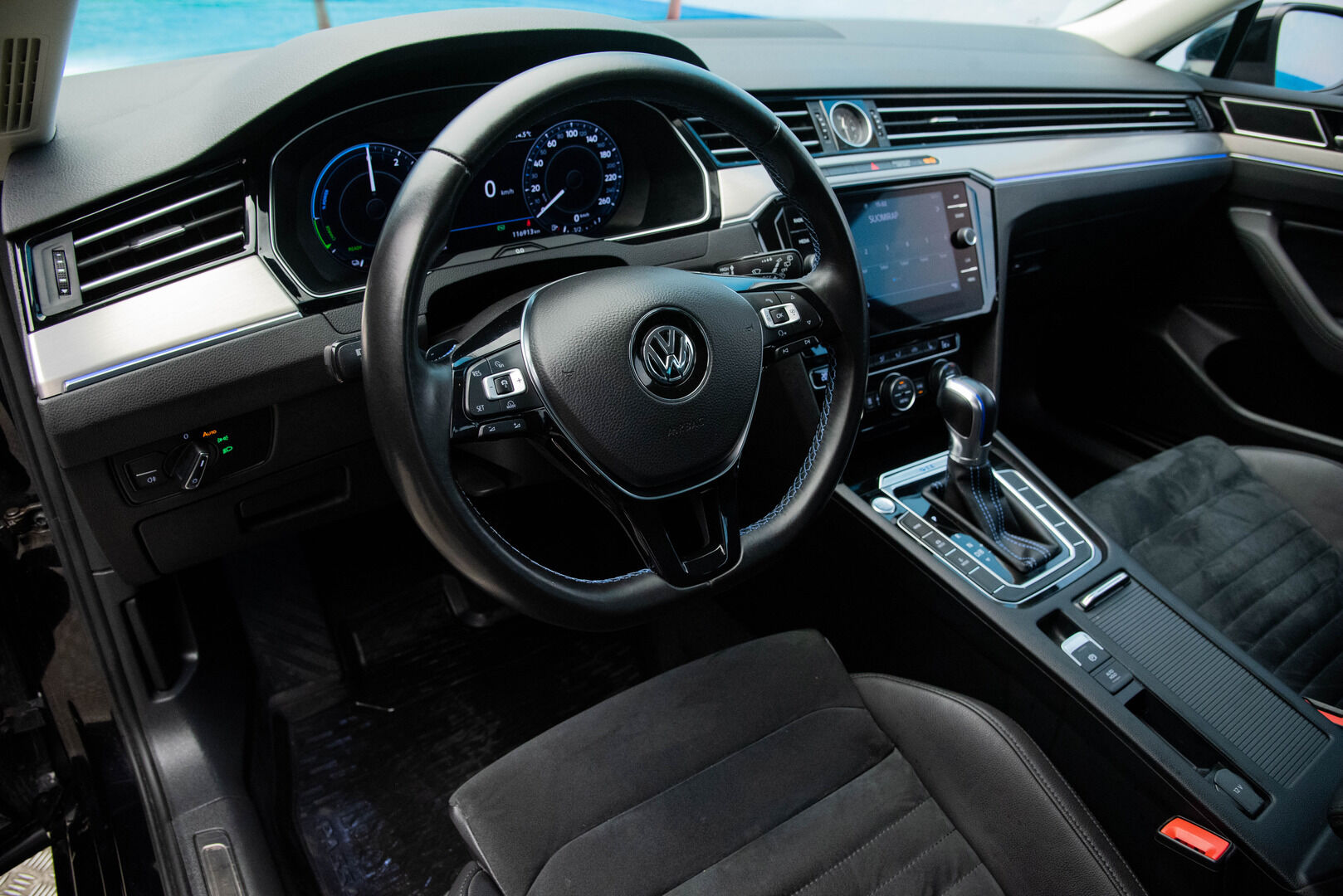 VOLKSWAGEN PASSAT 2018 Variant GTE Plug-In Hybrid 160 kW (218 hv) DSG-automaatti - | Adapt. Vak. | Digimitttaristo | Alletaittuva koukku | Navi | Webasto | Uudemman mallin näyttö! | Jakopää tehty! | 2x renkaat&vanteet |