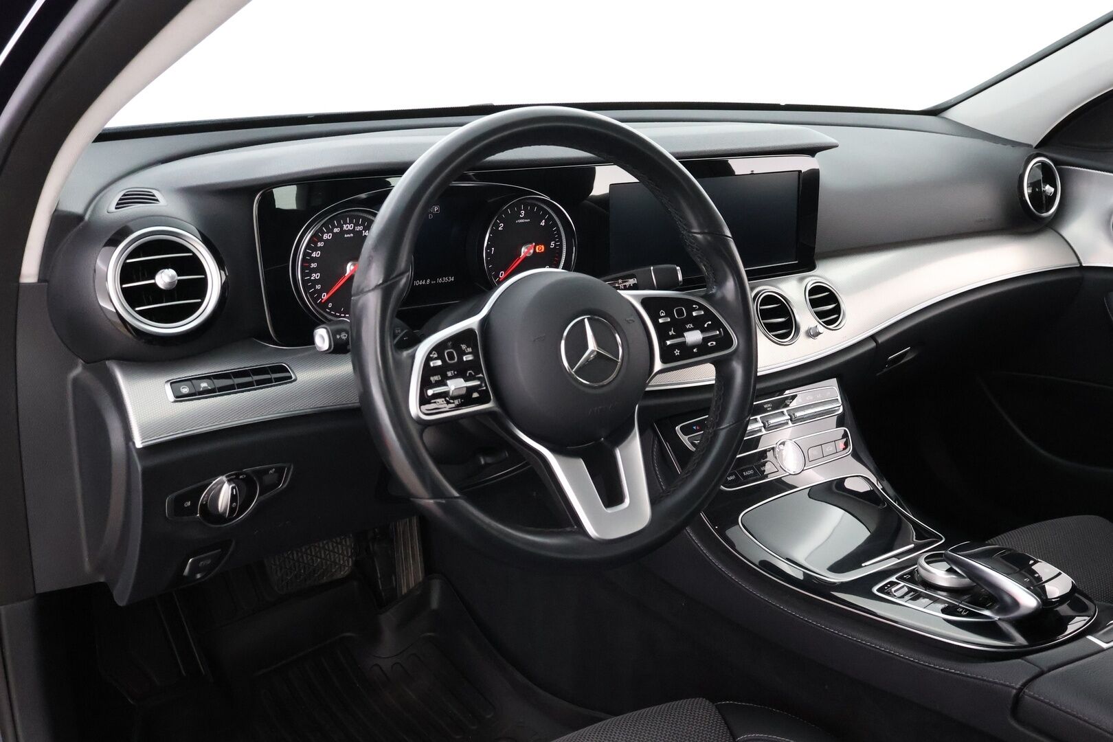 MERCEDES-BENZ E 2020 300 de A Business Avantgarde Edition EQ Power * Distronic+ / Peruutuskamera / Vetokoukku / Puolinahkasisusta / Sähköpenkit - 2x Renkaat alkuperäisvantein / Juuri tullut Tampereelle!