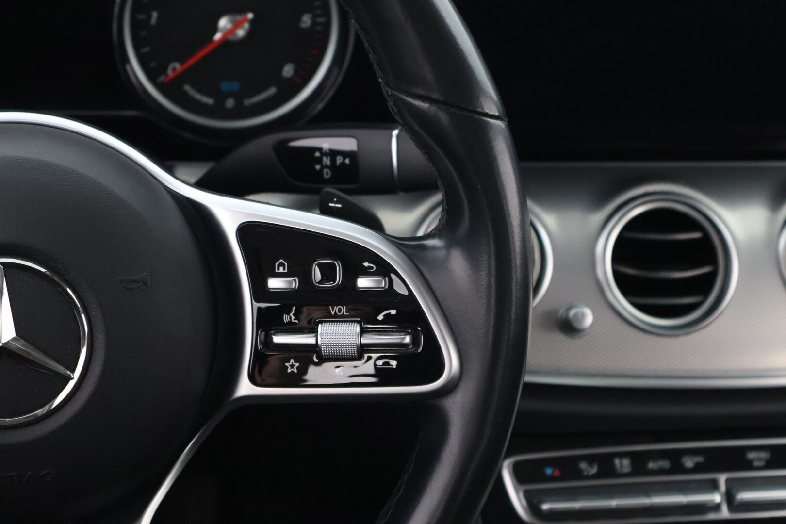 MERCEDES-BENZ E 2020 300 de A Business Avantgarde Edition EQ Power * Distronic+ / Peruutuskamera / Vetokoukku / Puolinahkasisusta / Sähköpenkit - 2x Renkaat alkuperäisvantein / Juuri tullut Tampereelle!