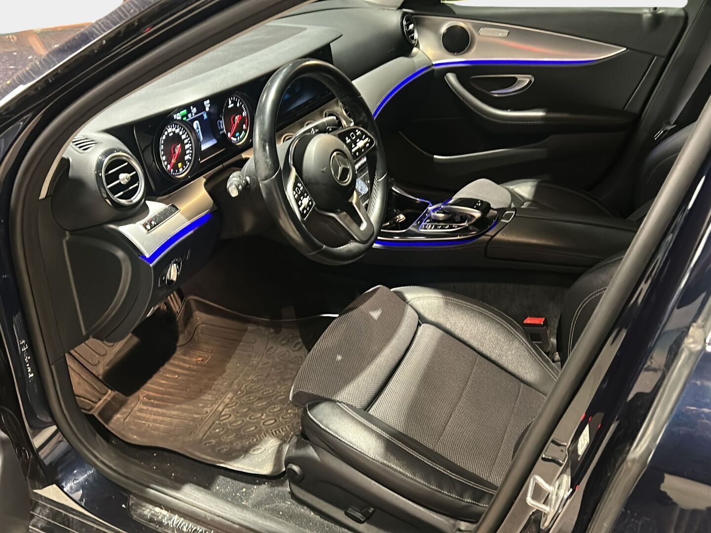 MERCEDES-BENZ E 2020 300 de A Business Avantgarde Edition EQ Power * Distronic+ / Peruutuskamera / Vetokoukku / Puolinahkasisusta / Sähköpenkit - 2x Renkaat alkuperäisvantein / Juuri tullut Tampereelle!