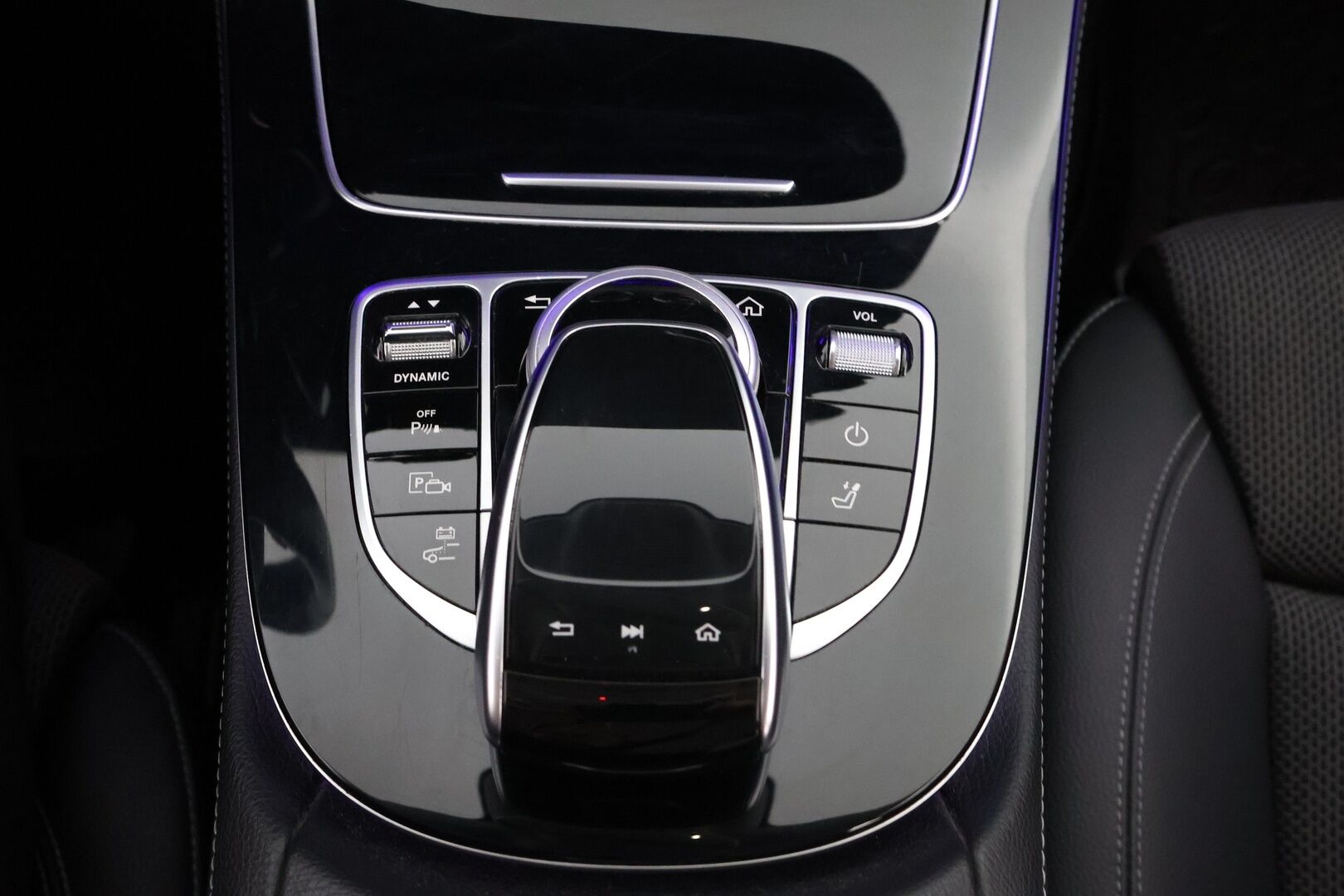 MERCEDES-BENZ E 2020 300 de A Business Avantgarde Edition EQ Power * Distronic+ / Peruutuskamera / Vetokoukku / Puolinahkasisusta / Sähköpenkit - 2x Renkaat alkuperäisvantein / Juuri tullut Tampereelle!