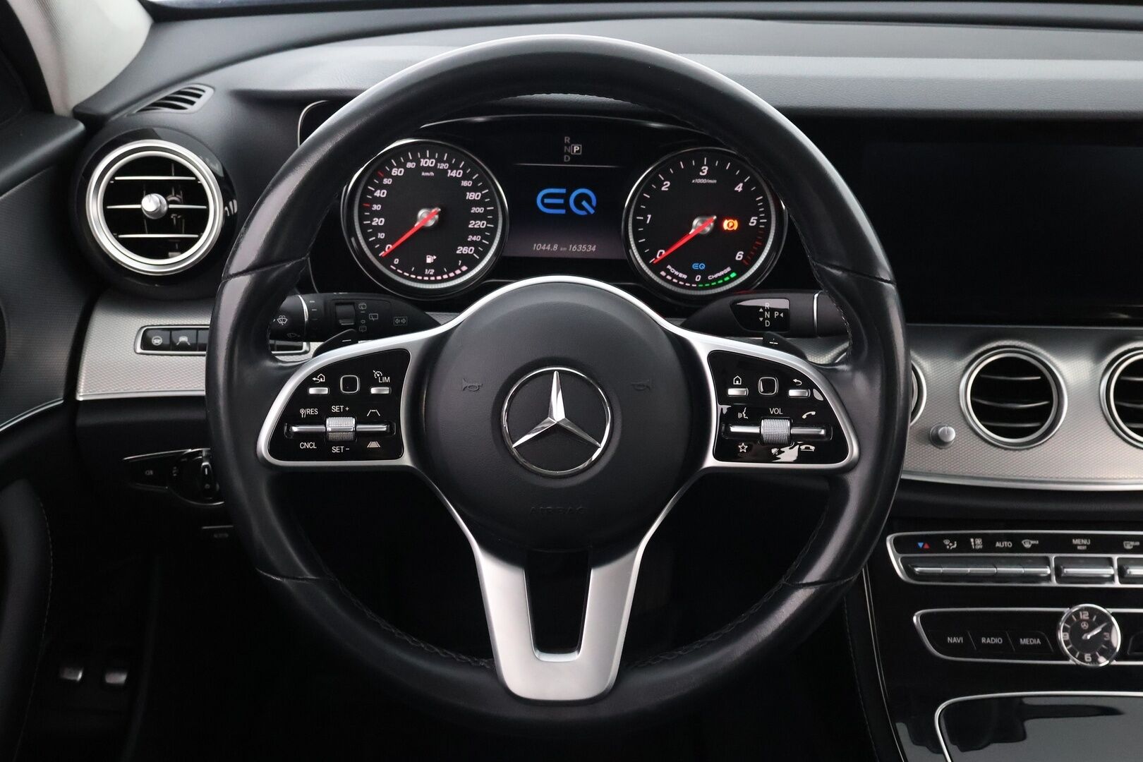 MERCEDES-BENZ E 2020 300 de A Business Avantgarde Edition EQ Power * Distronic+ / Peruutuskamera / Vetokoukku / Puolinahkasisusta / Sähköpenkit - 2x Renkaat alkuperäisvantein / Juuri tullut Tampereelle!