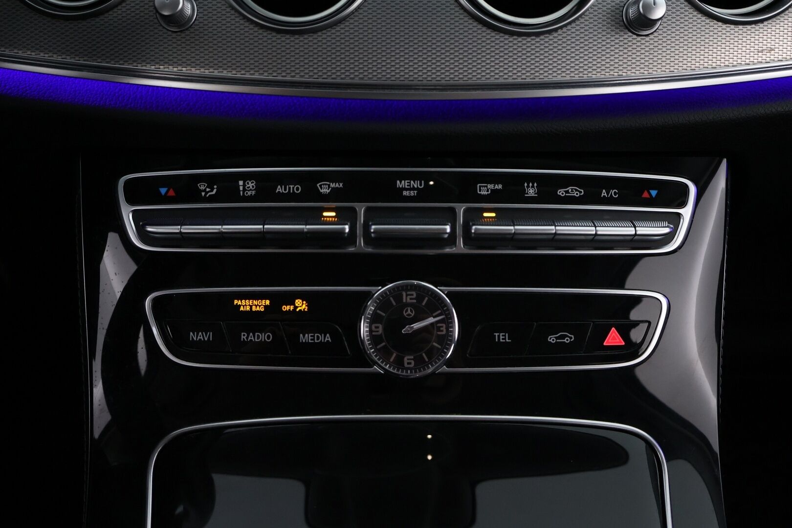 MERCEDES-BENZ E 2020 300 de A Business Avantgarde Edition EQ Power * Distronic+ / Peruutuskamera / Vetokoukku / Puolinahkasisusta / Sähköpenkit - 2x Renkaat alkuperäisvantein / Juuri tullut Tampereelle!