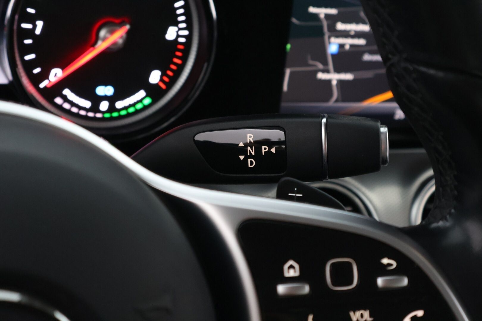 MERCEDES-BENZ E 2020 300 de A Business Avantgarde Edition EQ Power * Distronic+ / Peruutuskamera / Vetokoukku / Puolinahkasisusta / Sähköpenkit - 2x Renkaat alkuperäisvantein / Juuri tullut Tampereelle!