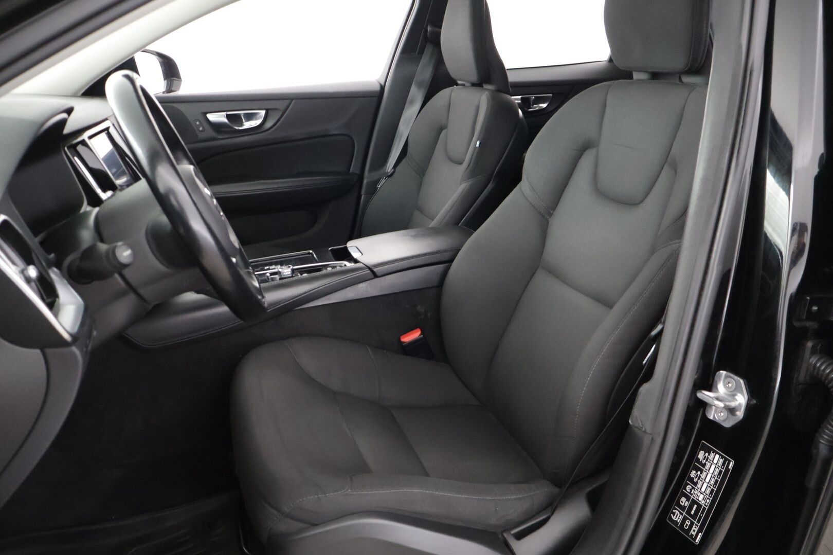 Volvo V60 2020 T6 Twin Engine AWD Momentum Advanced Edition aut -  | ACC | Webasto | VOC | AppleCarPlay | Kamera | Vetokoukku | Full-LED | Digimittaristo | Keyless |