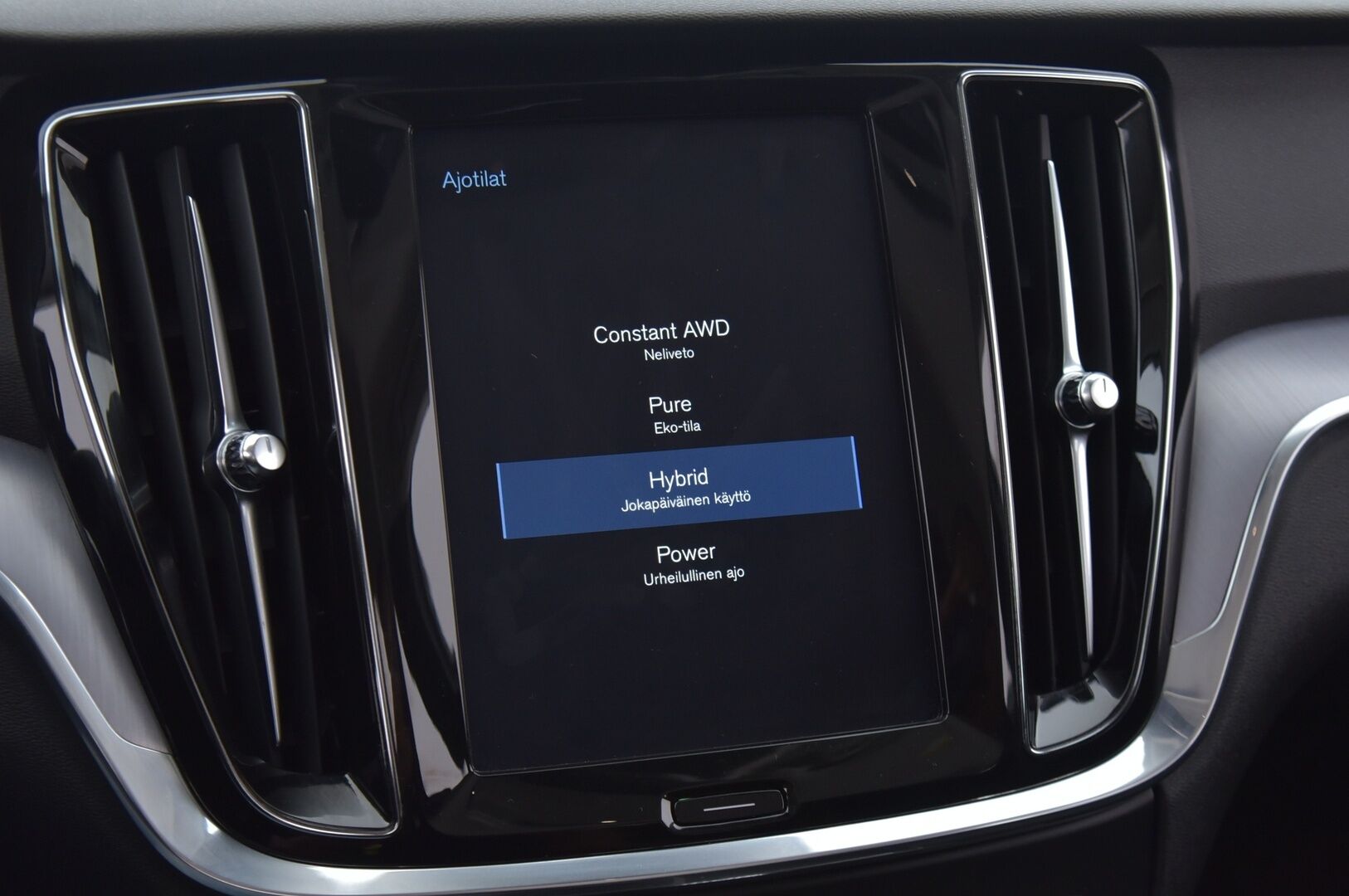 Volvo V60 2020 V60 T6 Twin Engine Farmari (AC) 5ov 1969cm3 A - AWD Momentum Advanced Edition aut | Adapt. vakkari | Webasto | VOC | AppleCarPlay | Kamera | Vetokoukku 