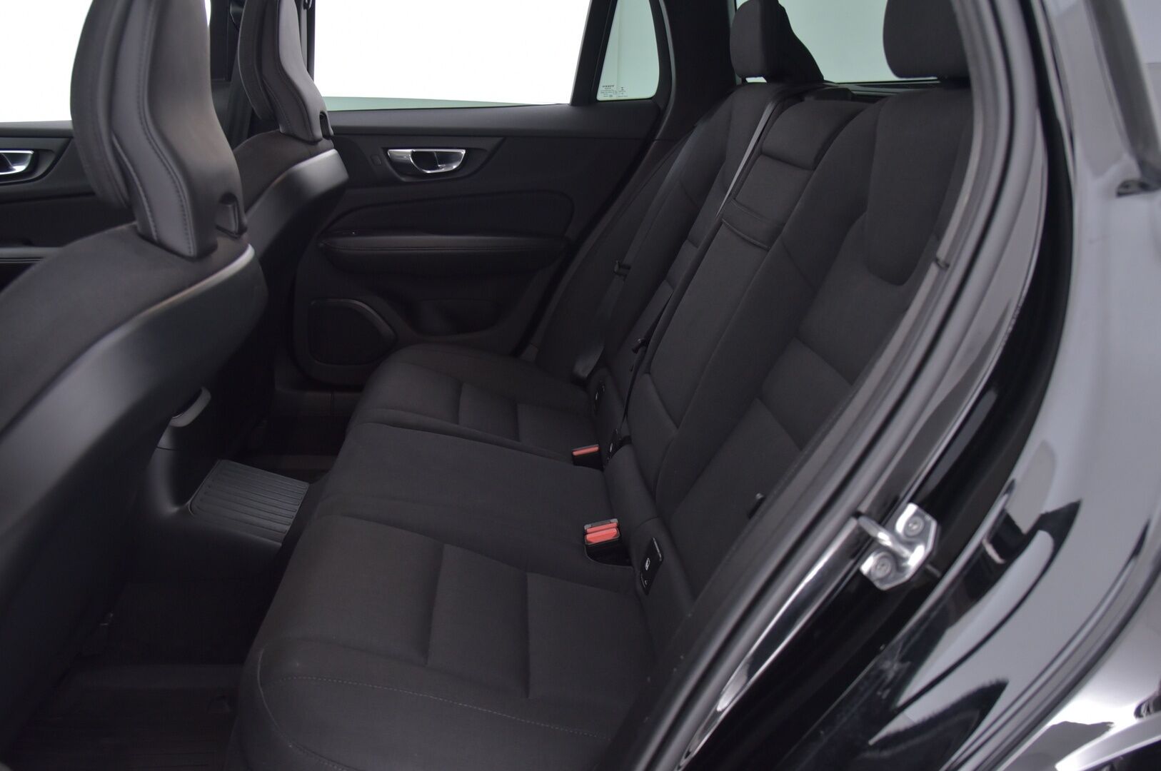Volvo V60 2020 V60 T6 Twin Engine Farmari (AC) 5ov 1969cm3 A - AWD Momentum Advanced Edition aut | Adapt. vakkari | Webasto | VOC | AppleCarPlay | Kamera | Vetokoukku 