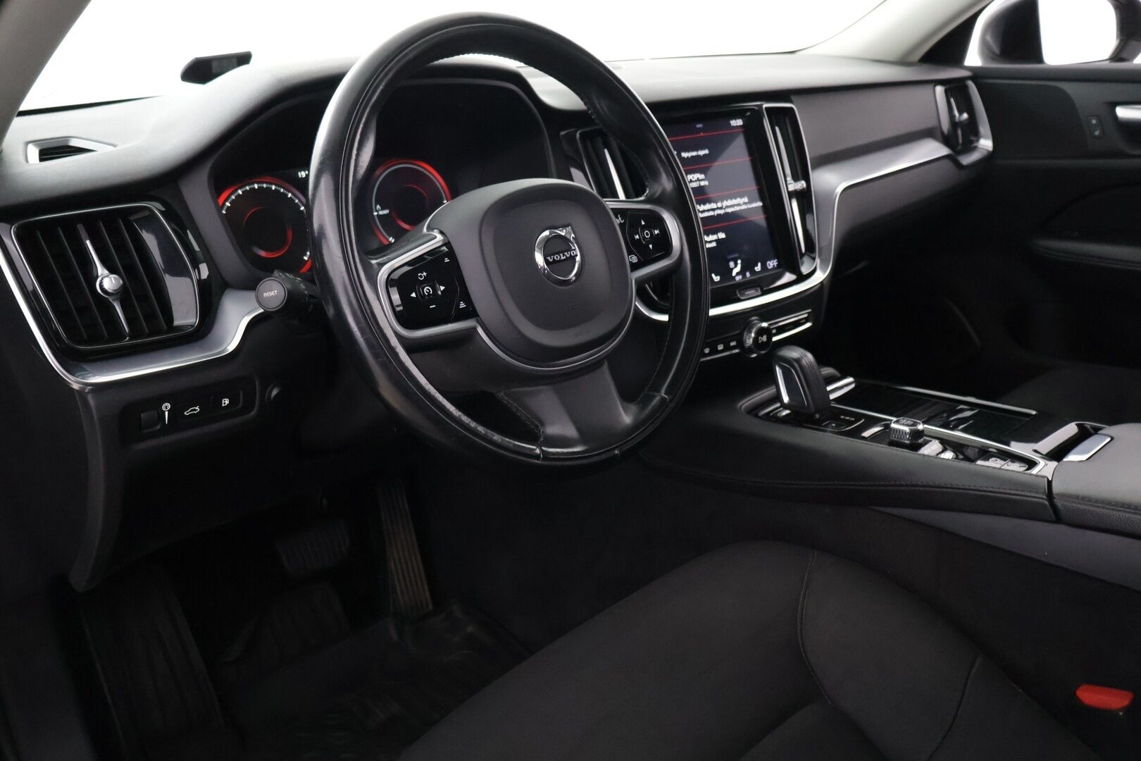 Volvo V60 2020 T6 Twin Engine AWD Momentum Advanced Edition aut -  | ACC | Webasto | VOC | AppleCarPlay | Kamera | Vetokoukku | Full-LED | Digimittaristo | Keyless |