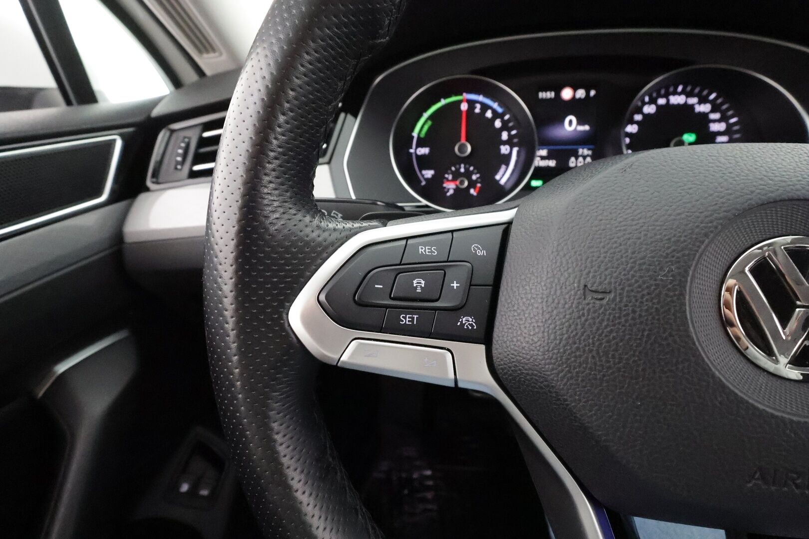 VOLKSWAGEN PASSAT 2020 Variant GTE Plug-In Hybrid 160 kW DSG * ACC / LED / P.tutkat / ErgoComfort Istuin / Apple&Android * - Kahdet Renkaat / Koti & Kauppalaturi