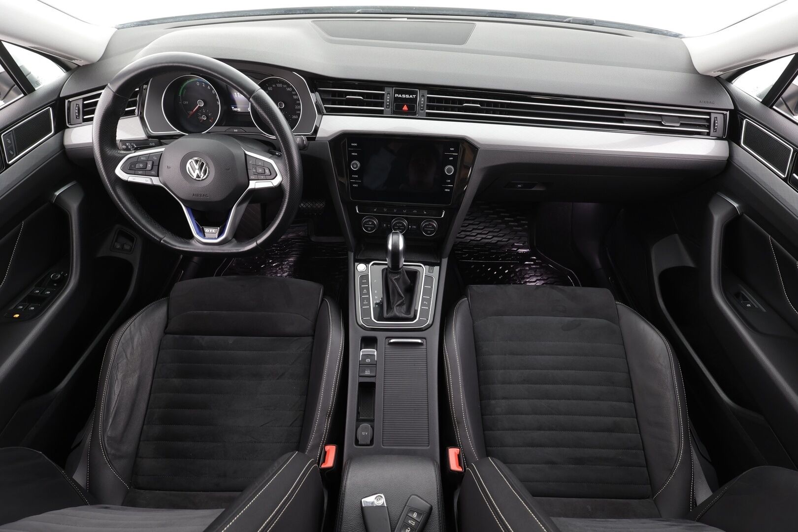 VOLKSWAGEN PASSAT 2020 Variant GTE Plug-In Hybrid 160 kW DSG * ACC / LED / P.tutkat / ErgoComfort Istuin / Apple&Android * - Kahdet Renkaat / Koti & Kauppalaturi