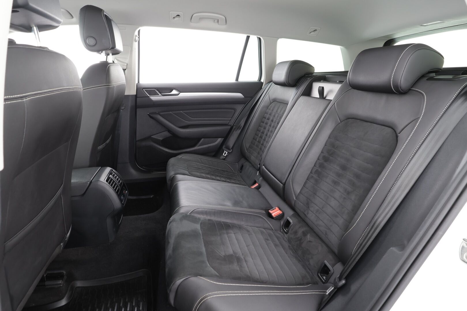 VOLKSWAGEN PASSAT 2020 Variant GTE Plug-In Hybrid 160 kW DSG * ACC / LED / P.tutkat / ErgoComfort Istuin / Apple&Android * - Kahdet Renkaat / Koti & Kauppalaturi