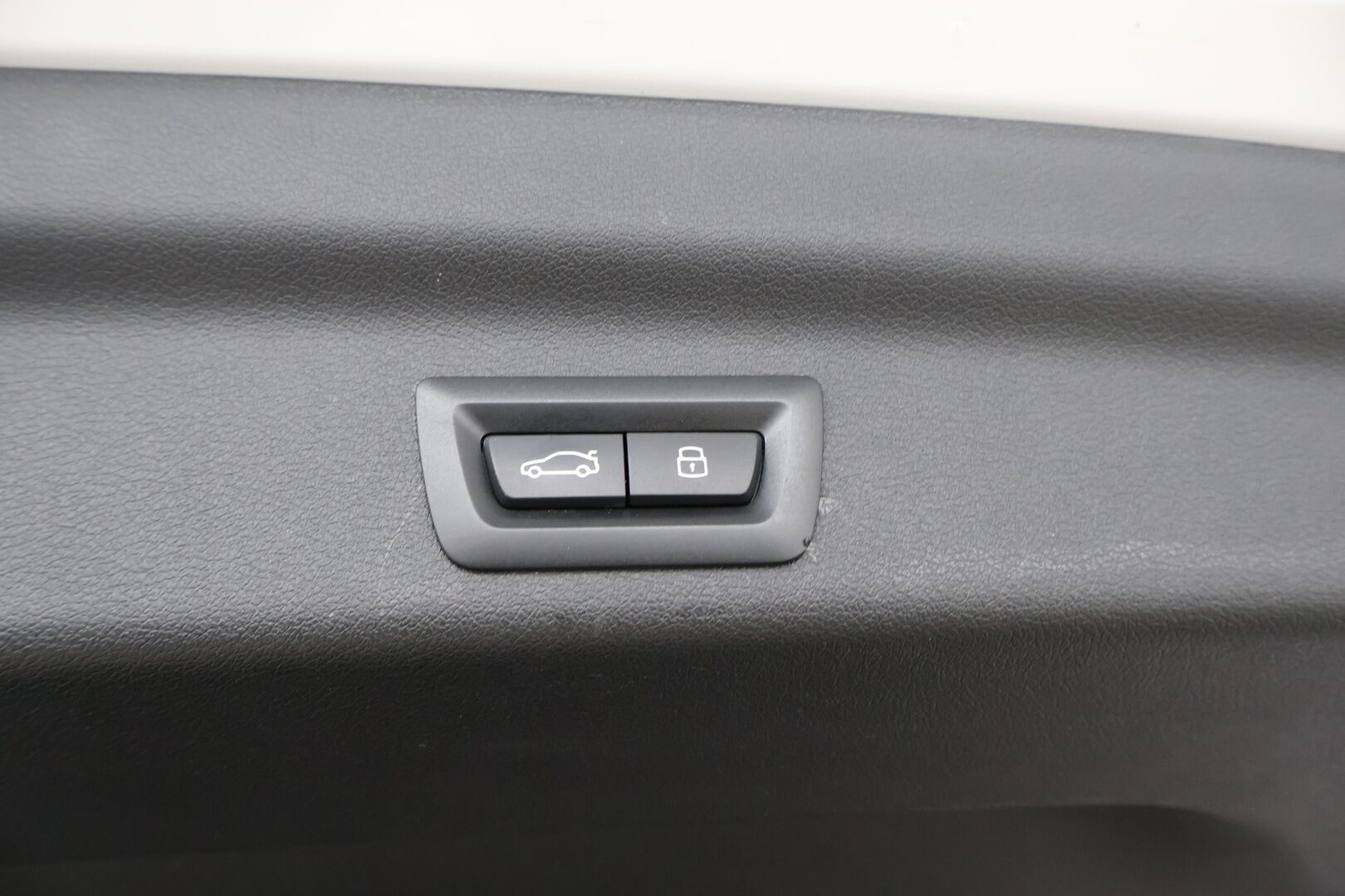 BMW iX1 2023 xDrive30 - 3,99 % KORKOTARJOUS TÄHÄN AUTOON 28.9. ASTI! - Adapt.vakkari / Harman&Kardon / HUD / Vetokoukku / 360° kamera / Muistipenkki / Adapt.LED / Juuri saapunut!