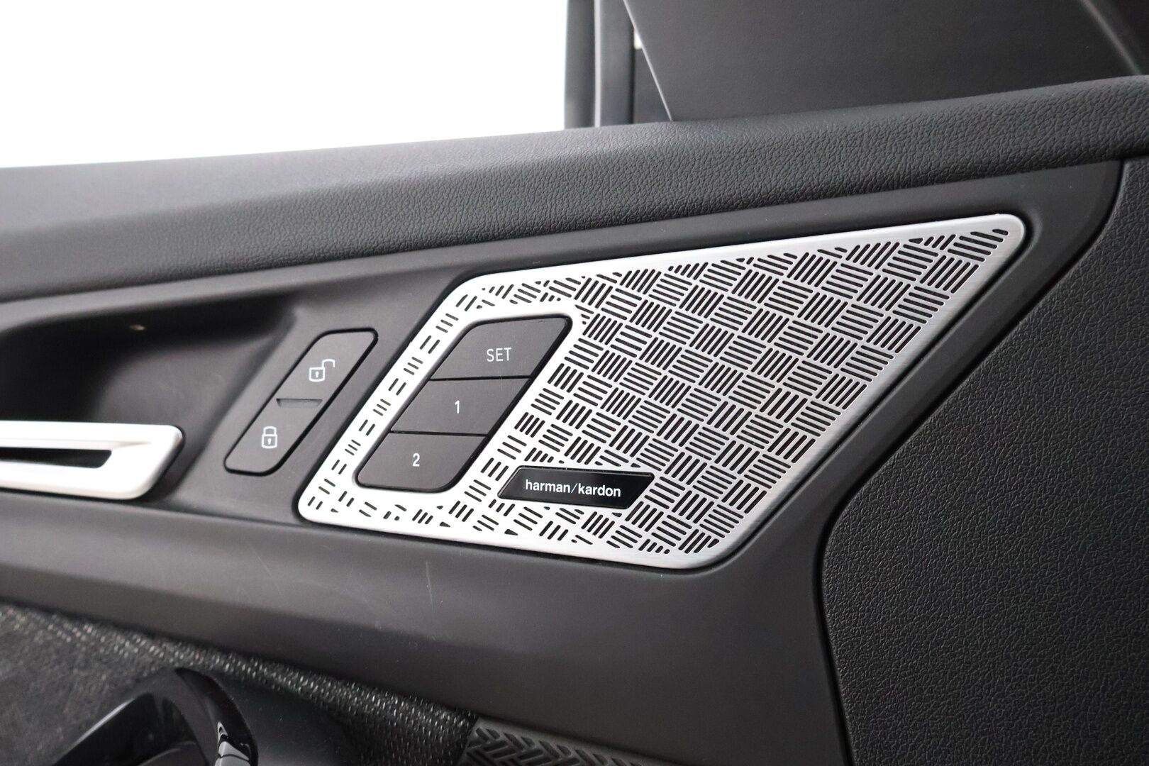 BMW iX1 2023 xDrive30 - 3,99 % KORKOTARJOUS TÄHÄN AUTOON - Adapt.vakkari / Harman&Kardon / HUD / Vetokoukku / 360° kamera / Muistipenkki / Adapt.LED / Juuri saapunut!