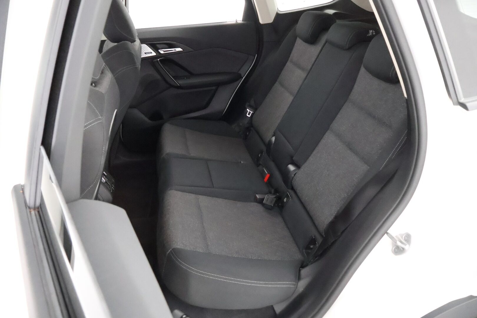 BMW iX1 2023 xDrive30 - 3,99 % KORKOTARJOUS TÄHÄN AUTOON - Adapt.vakkari / Harman&Kardon / HUD / Vetokoukku / 360° kamera / Muistipenkki / Adapt.LED / Juuri saapunut!