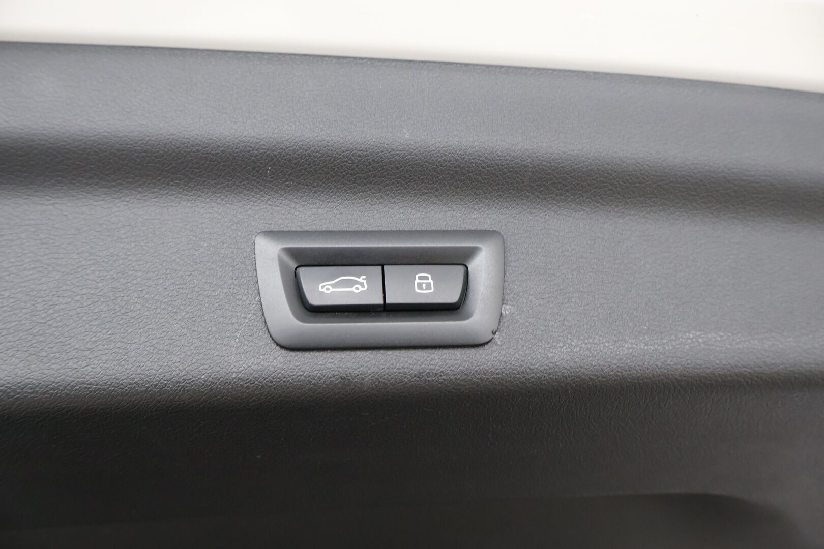 BMW iX1 2023 xDrive30 - 3,99 % KORKOTARJOUS TÄHÄN AUTOON - Adapt.vakkari / Harman&Kardon / HUD / Vetokoukku / 360° kamera / Muistipenkki / Adapt.LED / Juuri saapunut!