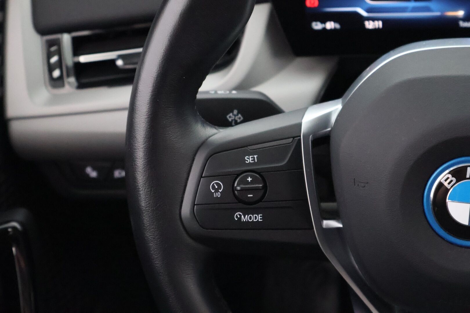 BMW iX1 2023 xDrive30 - 3,99 % KORKOTARJOUS TÄHÄN AUTOON - Adapt.vakkari / Harman&Kardon / HUD / Vetokoukku / 360° kamera / Muistipenkki / Adapt.LED / Juuri saapunut!