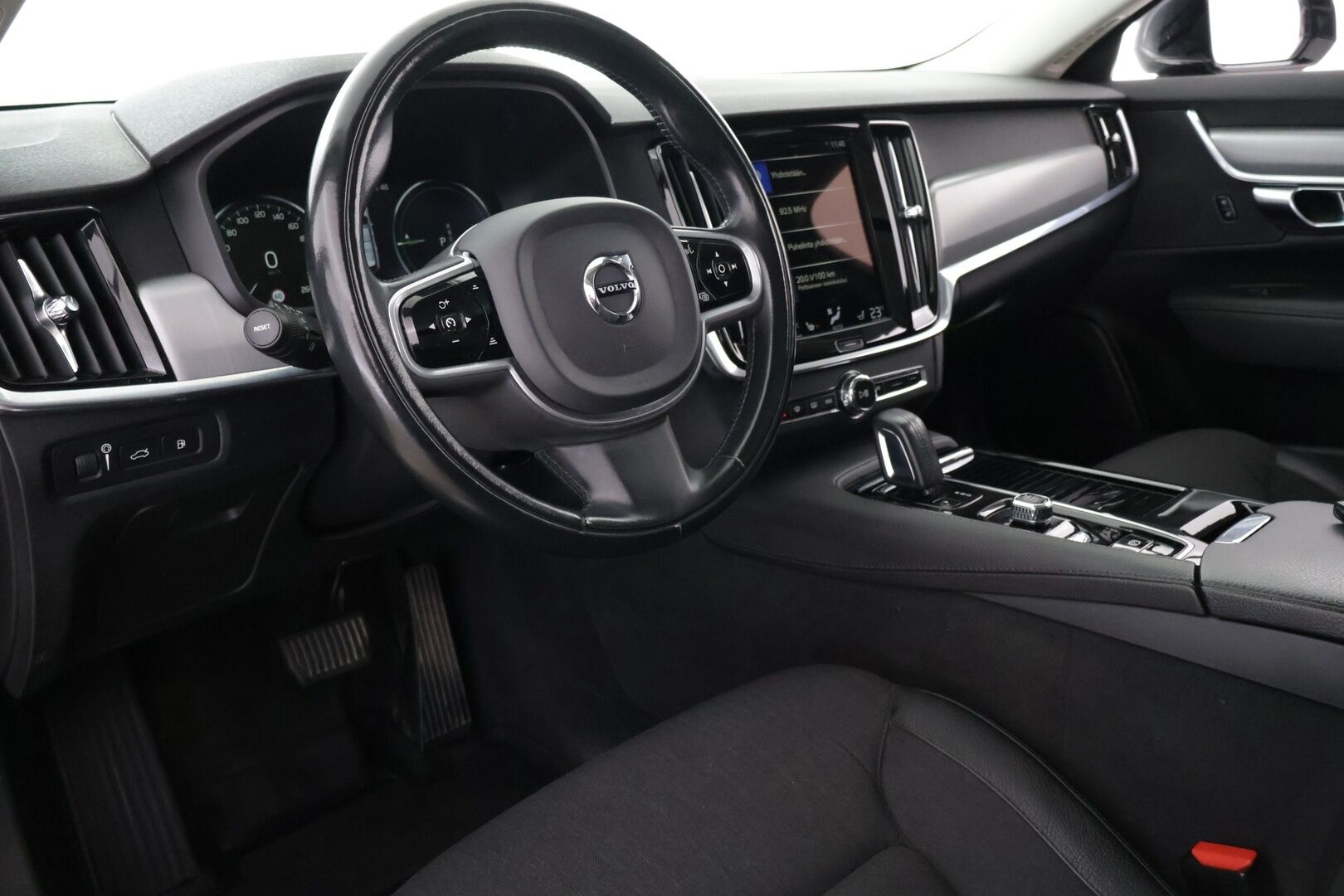 Volvo V90 2020 T8 TwE AWD Momentum aut - | Juuri katsastettu | Akku kuntotarkastettu | ACC | Pilot Assist | Panorama | Carplay | Koukku | 2x renkaat | - KORKO VAIN 3,99 %