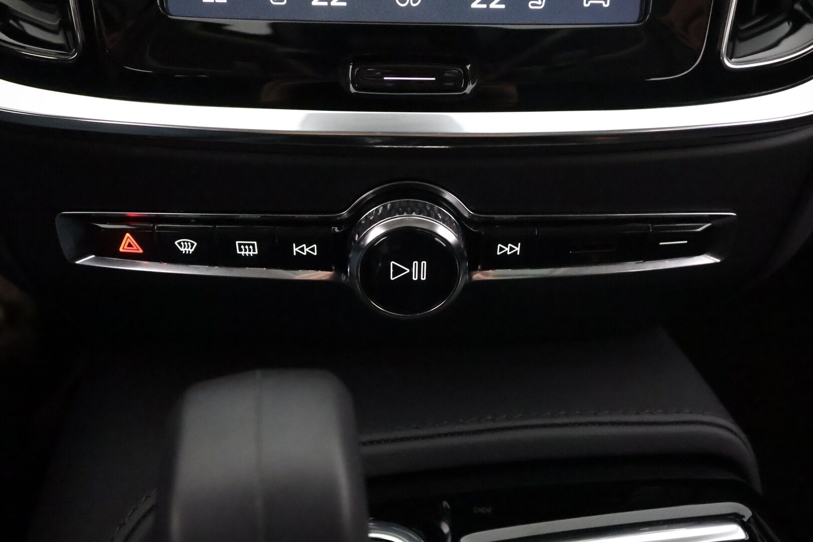 Volvo V60 2024 T8 AWD Long Range High Performance Ultimate Bright aut - ACC | Koukku | HUD | Full-LED | Panorama | Muistipenkit | 360-Kamera | H/K | Sporttinahat | Keyless | Apple&Android | 1.Om Suomi-auto | Kahdet Renkaat | Merkkihuollettu |