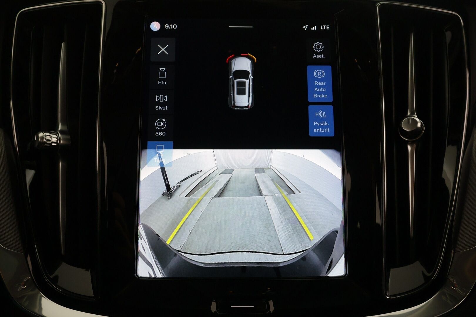 Volvo V60 2024 T8 AWD Long Range High Performance Ultimate Bright aut - ACC | Koukku | HUD | Full-LED | Panorama | Muistipenkit | 360-Kamera | H/K | Sporttinahat | Keyless | Apple&Android | 1.Om Suomi-auto | Kahdet Renkaat | Merkkihuollettu |