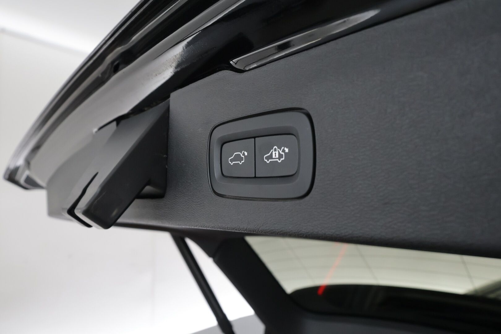 Volvo V60 2024 T8 AWD Long Range High Performance Ultimate Bright aut - ACC | Koukku | HUD | Full-LED | Panorama | Muistipenkit | 360-Kamera | H/K | Sporttinahat | Keyless | Apple&Android | 1.Om Suomi-auto | Kahdet Renkaat | Merkkihuollettu |