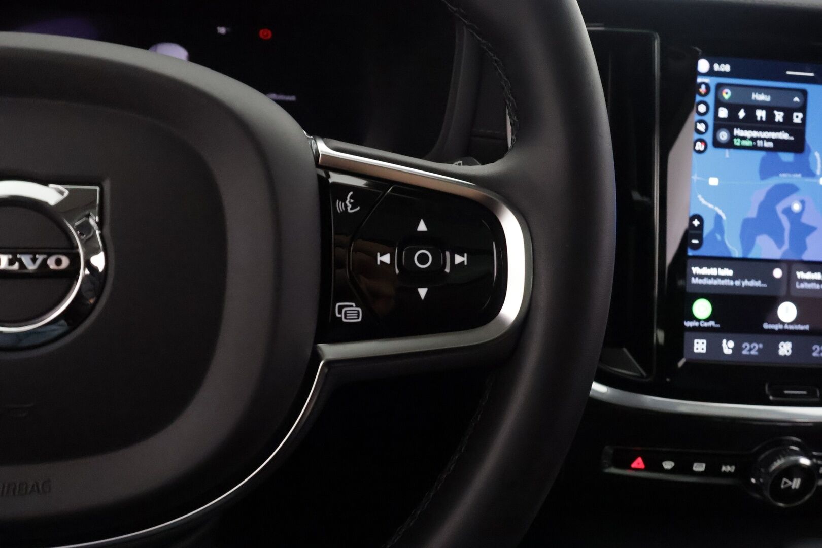 Volvo V60 2024 T8 AWD Long Range High Performance Ultimate Bright aut - ACC | Koukku | HUD | Full-LED | Panorama | Muistipenkit | 360-Kamera | H/K | Sporttinahat | Keyless | Apple&Android | 1.Om Suomi-auto | Kahdet Renkaat | Merkkihuollettu |