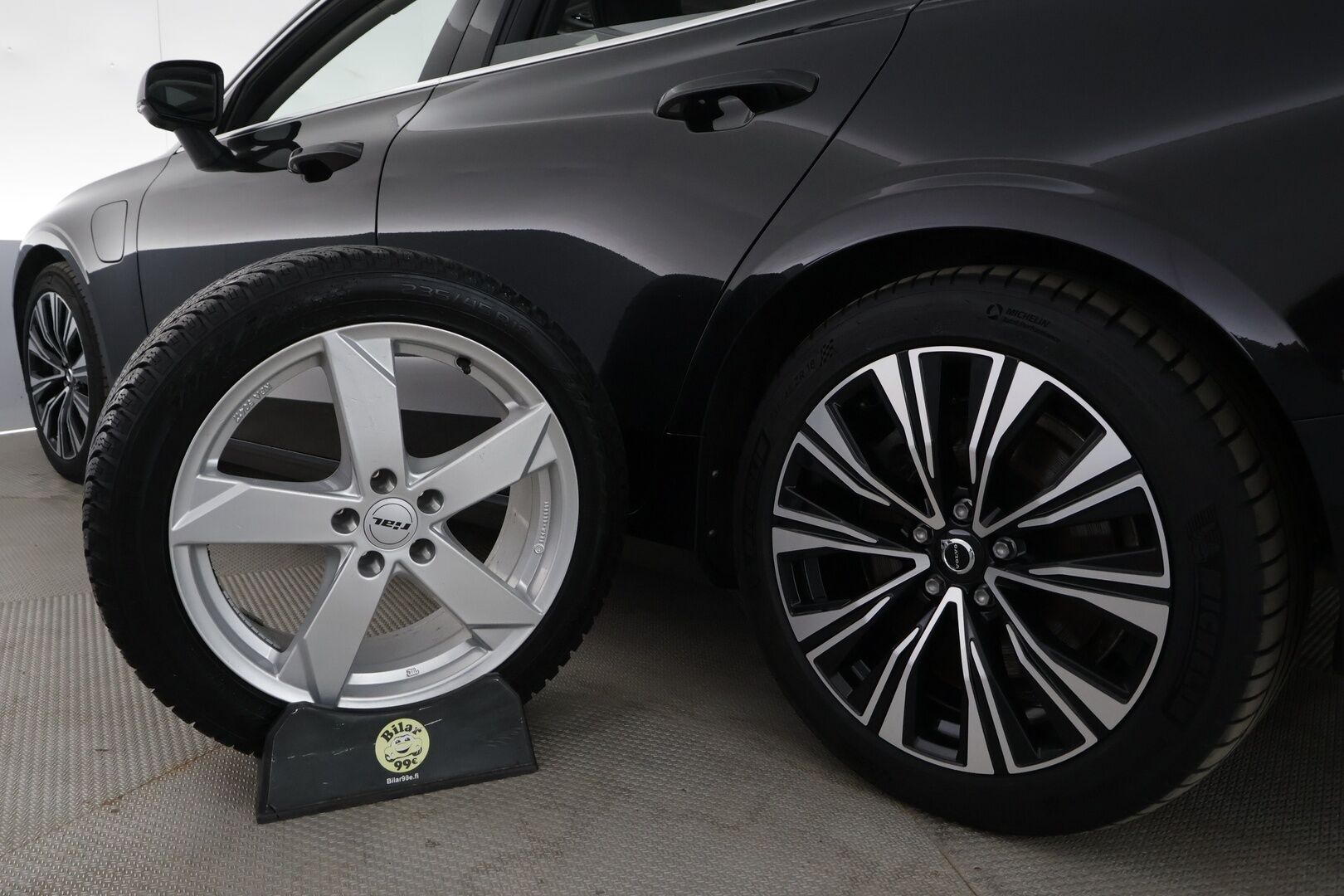 Volvo V60 2024 T8 AWD Long Range High Performance Ultimate Bright aut - ACC | Koukku | HUD | Full-LED | Panorama | Muistipenkit | 360-Kamera | H/K | Sporttinahat | Keyless | Apple&Android | 1.Om Suomi-auto | Kahdet Renkaat | Merkkihuollettu |