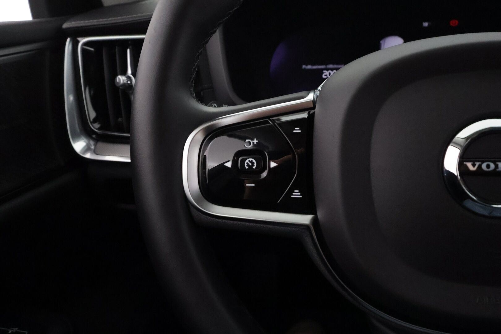 Volvo V60 2024 T8 AWD Long Range High Performance Ultimate Bright aut - ACC | Koukku | HUD | Full-LED | Panorama | Muistipenkit | 360-Kamera | H/K | Sporttinahat | Keyless | Apple&Android | 1.Om Suomi-auto | Kahdet Renkaat | Merkkihuollettu |