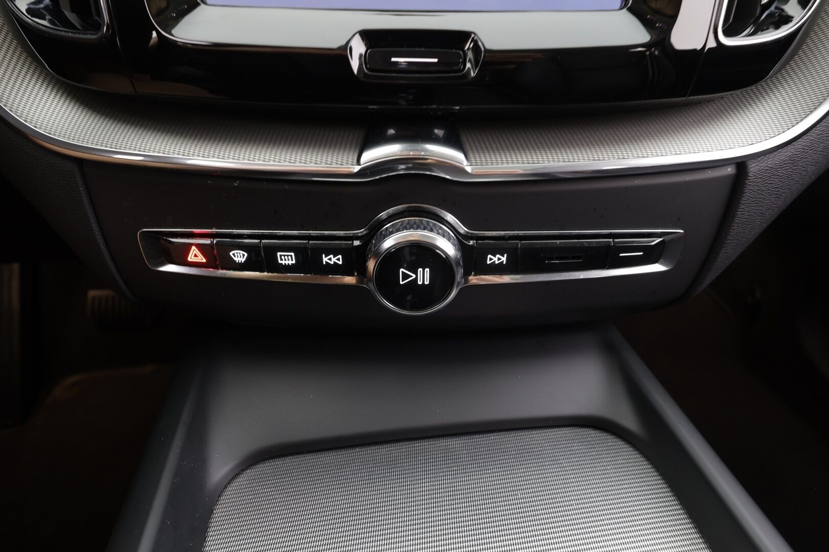Volvo XC60 2024 T6 AWD Long Range Plus Dark aut - | Pilot assist | Koukku | Webasto | Muistipenkit | Panorama | Sporttinahat | P.Kamera | High Performance audio | Keyless | 1.Om Suomi-auto | Kahdet renkaat | Merkkihuollettu |