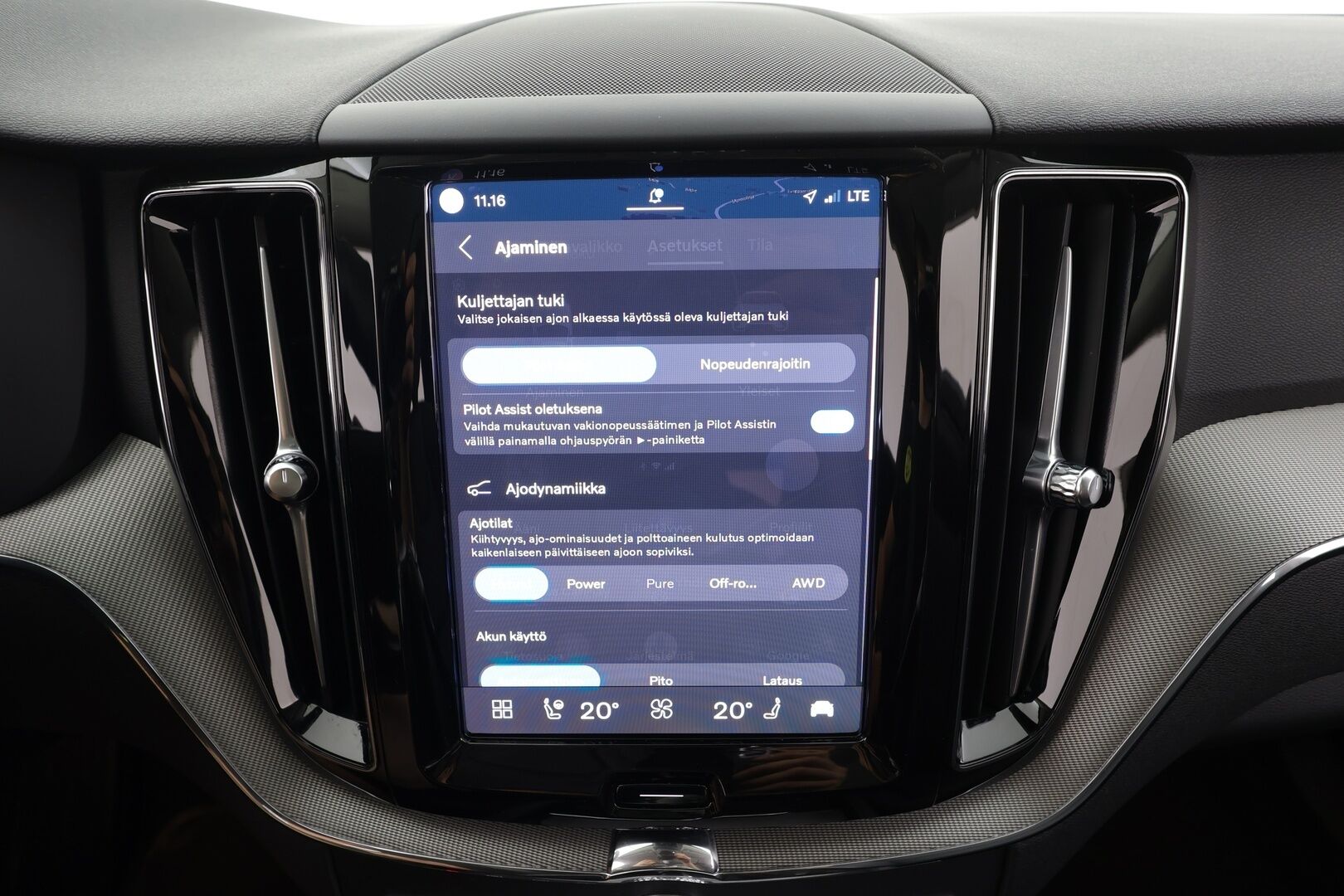 Volvo XC60 2024 T6 AWD Long Range Plus Dark aut - | Pilot assist | Koukku | Webasto | Muistipenkit | Panorama | Sporttinahat | P.Kamera | High Performance audio | Keyless | 1.Om Suomi-auto | Kahdet renkaat | Merkkihuollettu |