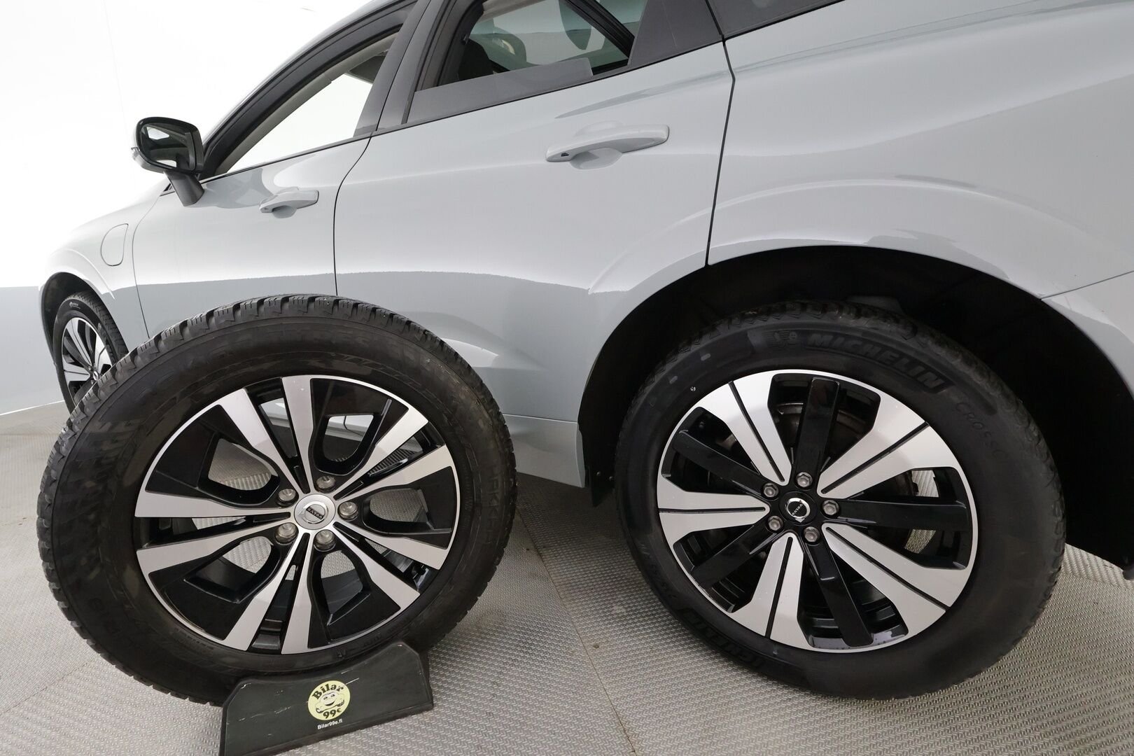 Volvo XC60 2024 T6 AWD Long Range Plus Dark aut - | Pilot assist | Koukku | Webasto | Muistipenkit | Panorama | Sporttinahat | P.Kamera | High Performance audio | Keyless | 1.Om Suomi-auto | Kahdet renkaat | Merkkihuollettu |