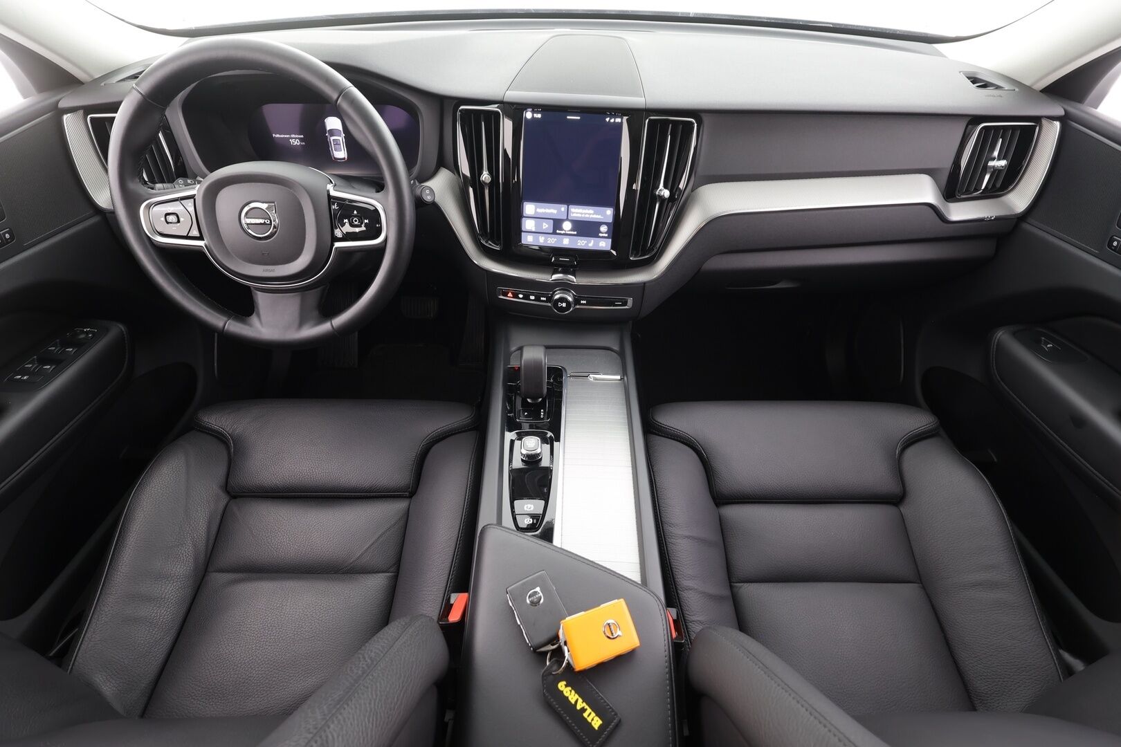 Volvo XC60 2024 T6 AWD Long Range Plus Dark aut - | Pilot assist | Koukku | Webasto | Muistipenkit | Panorama | Sporttinahat | P.Kamera | High Performance audio | Keyless | 1.Om Suomi-auto | Kahdet renkaat | Merkkihuollettu |