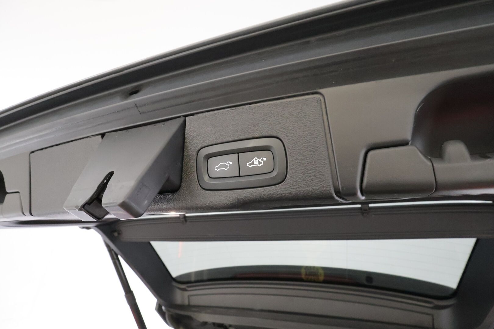 Volvo XC60 2024 T6 AWD Long Range Plus Dark aut - | Pilot assist | Koukku | Webasto | Muistipenkit | Panorama | Sporttinahat | P.Kamera | High Performance audio | Keyless | 1.Om Suomi-auto | Kahdet renkaat | Merkkihuollettu |